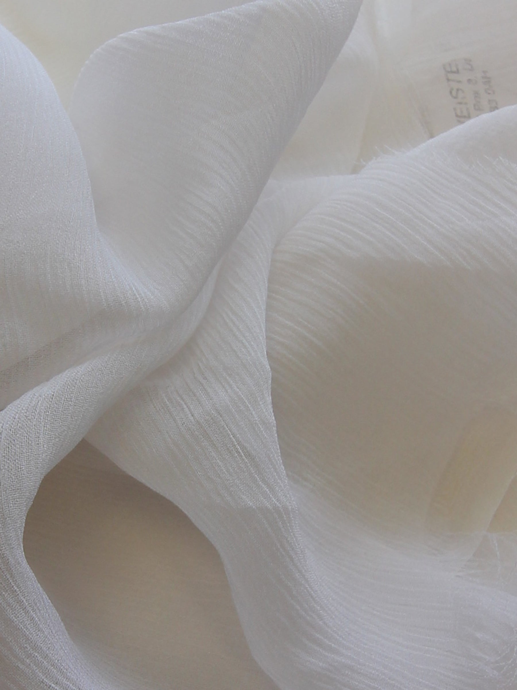 Weiße Georgette-Seide in Knitteroptik – Heavenly