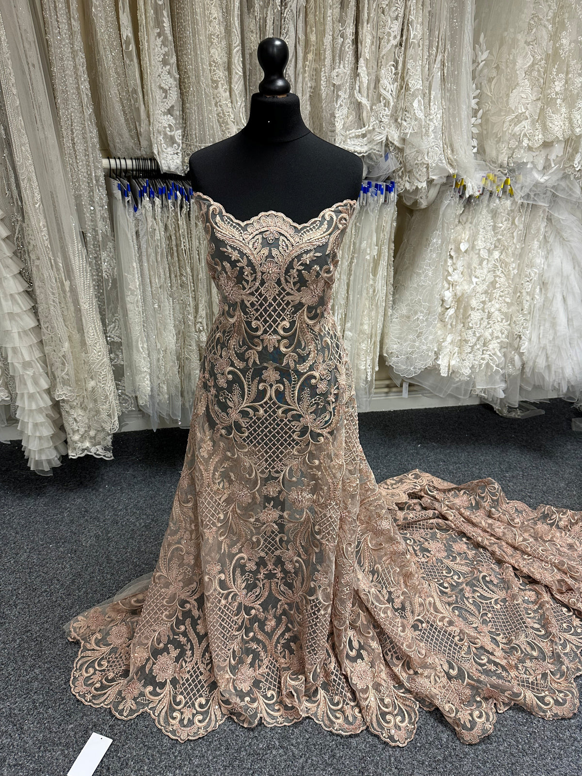 Mokkafarbene Perlen-Gitterspitze - Zorb