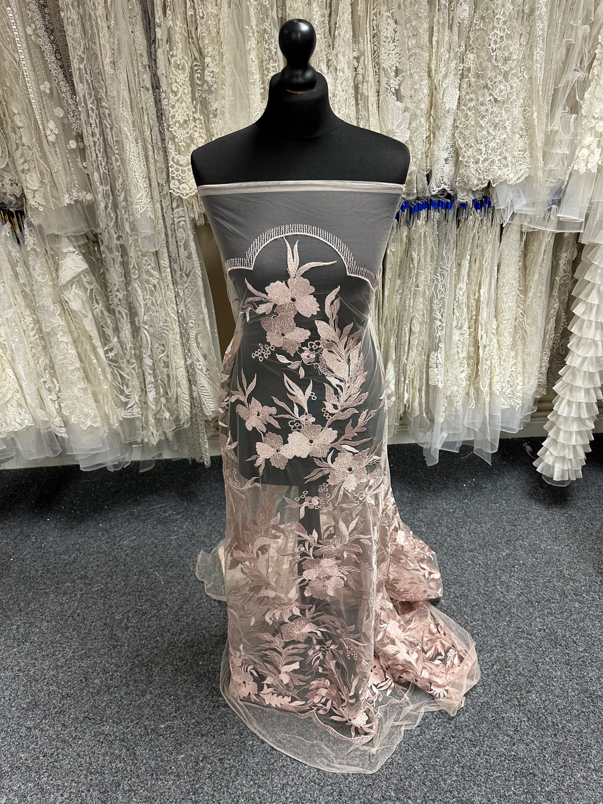 Altrosa Stickereispitze – Gaynor