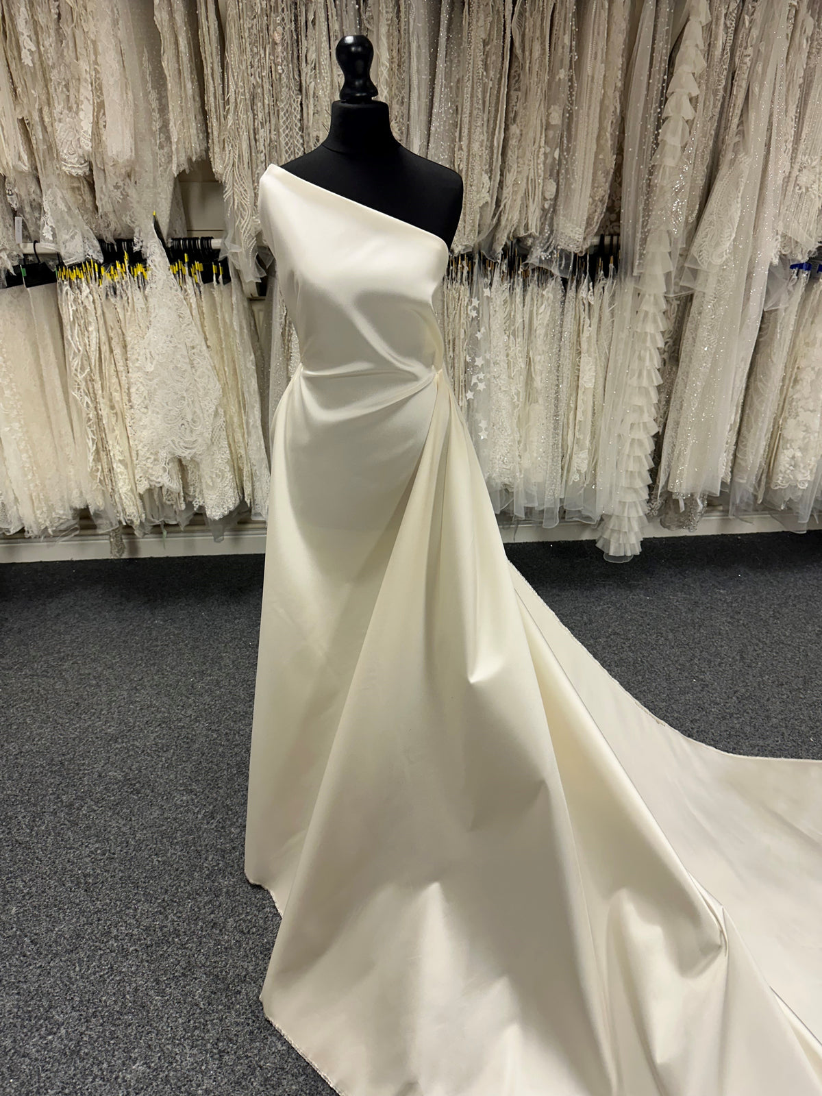 Elfenbeinfarbener Seidenmikado - Exhilaration