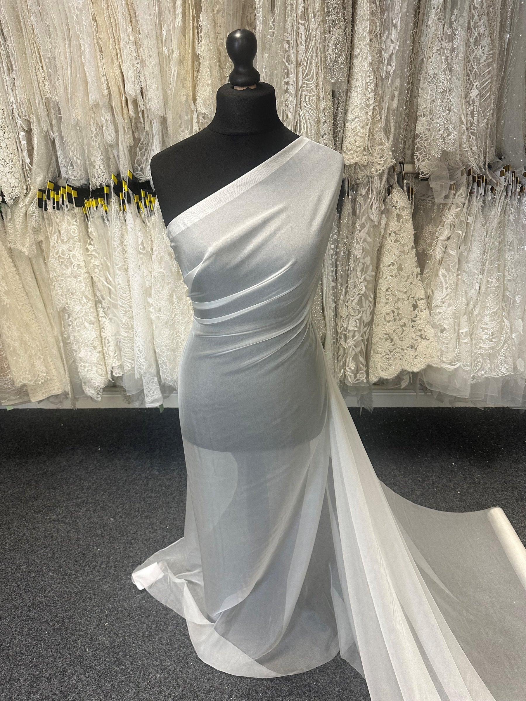 Elfenbeinfarbener Polyester-Chiffon – Honesty