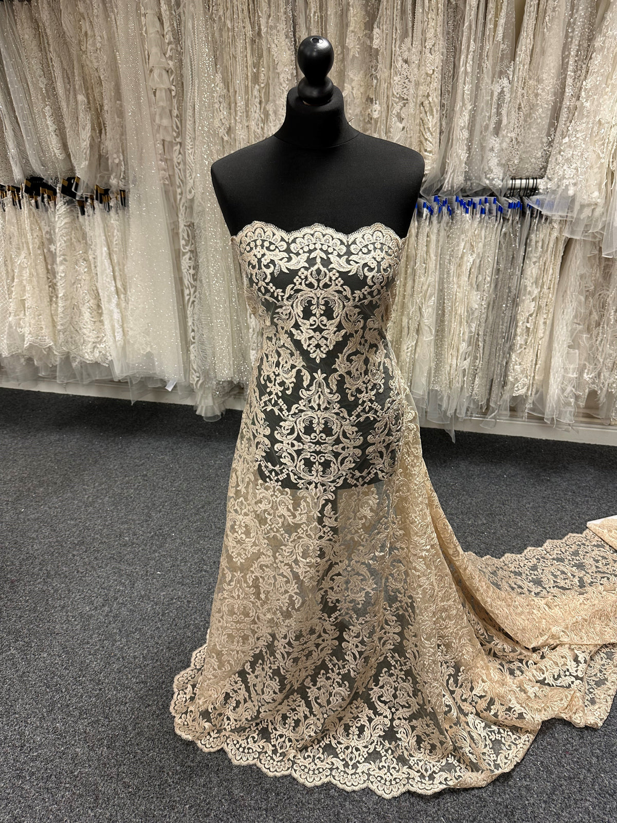 Champagnerfarbene Pailletten-Stickspitze – Albany