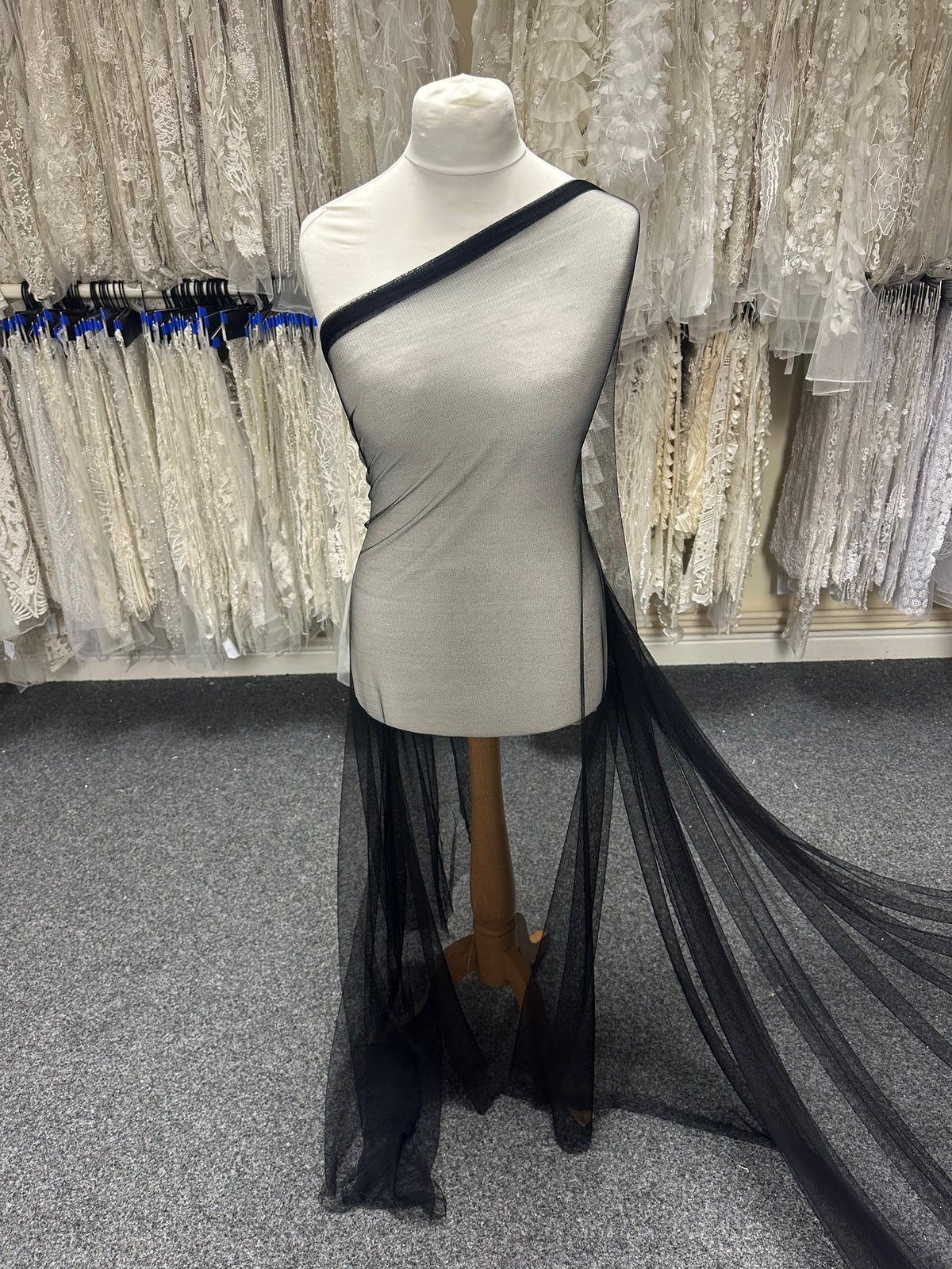 Schwarzer Seidentüll - Wahrnehmung