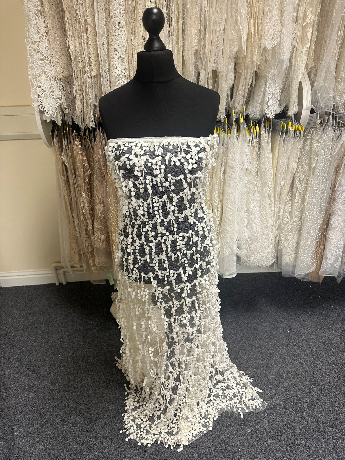 Elfenbeinfarbene bestickte Spitze – Hadley