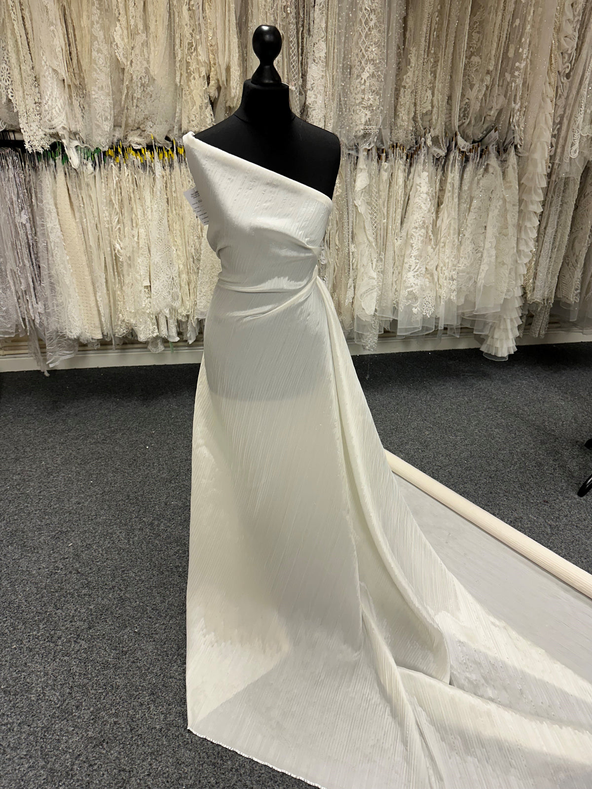 Elfenbeinfarbener Knittersatin - Magnitude