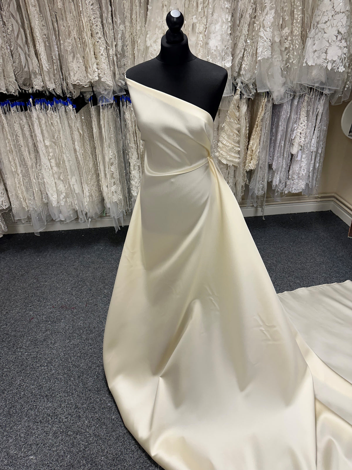 Champagnerfarbener Satin aus Seidenmischung – Suave