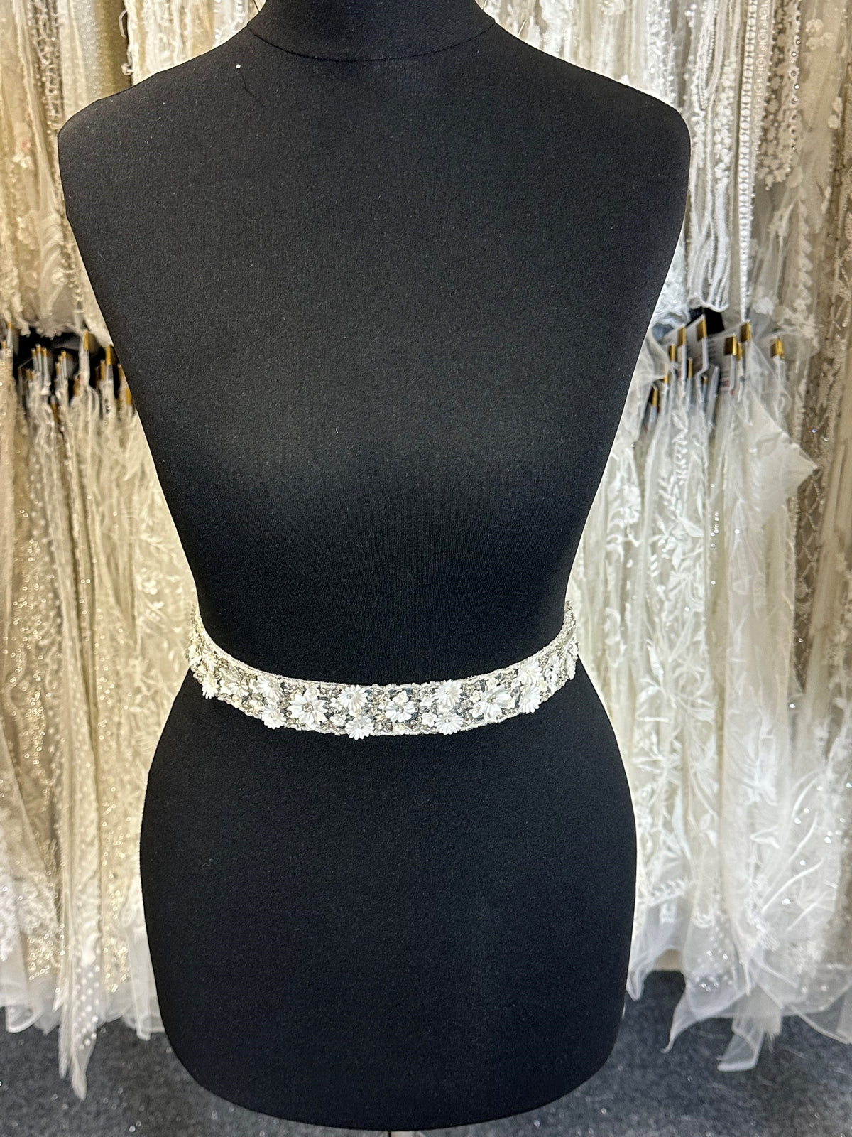 Geblümter Kleidbesatz – Mars