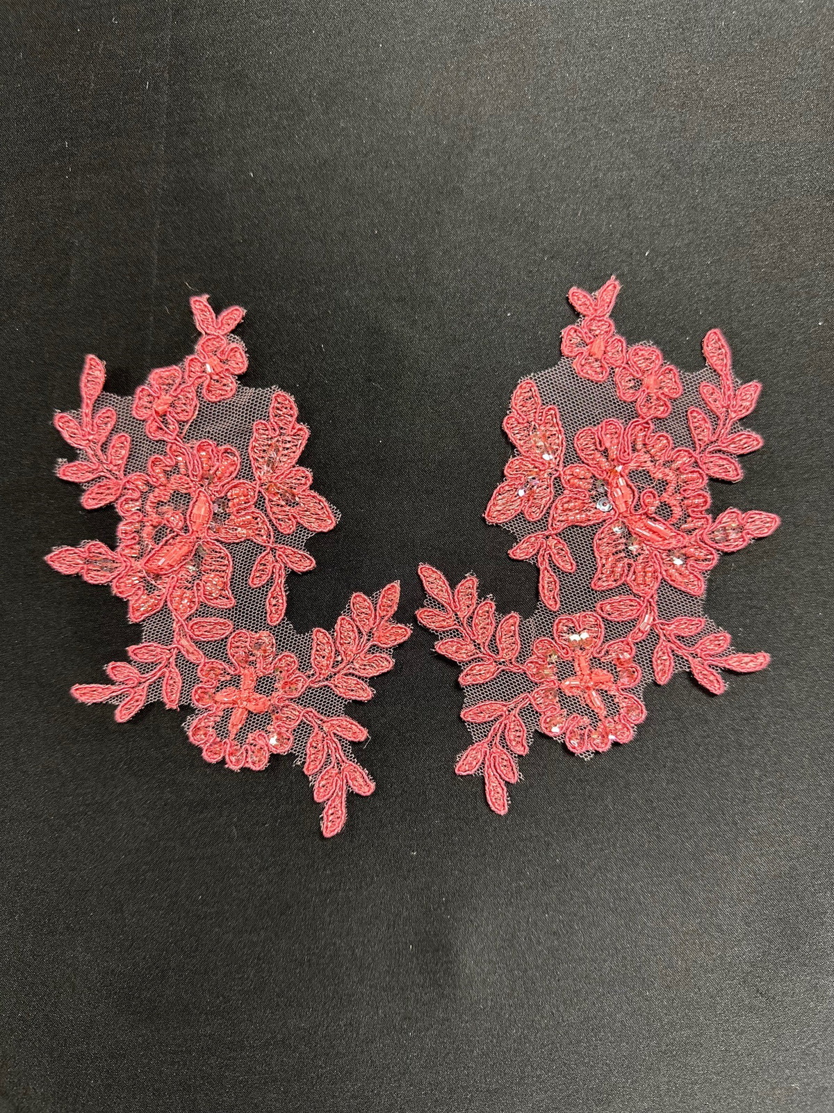 Elfenbeinfarbene Perlenspitzenapplikationen - Geräusch