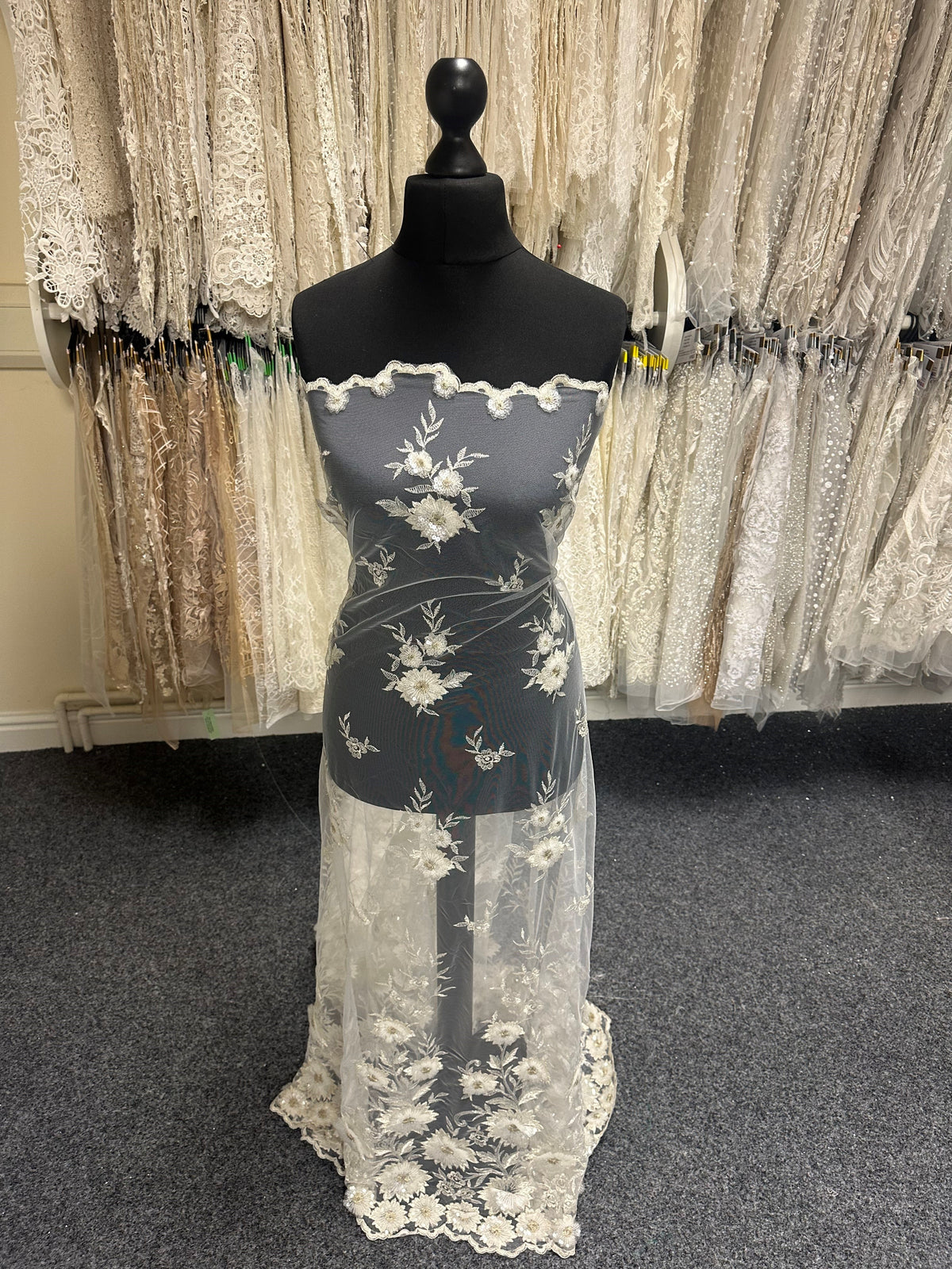 Elfenbeinfarbene Paillettenspitze – Arvid