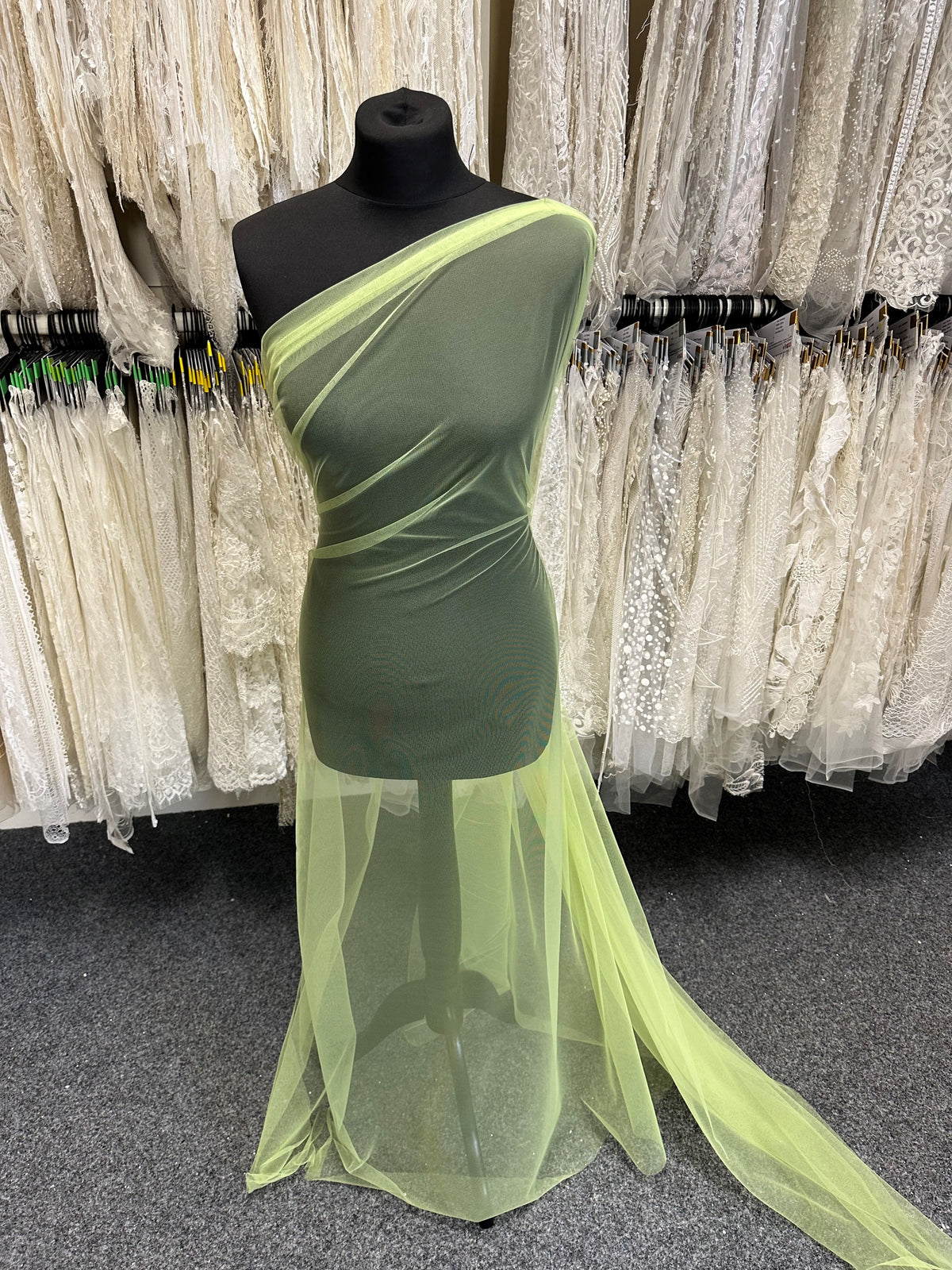 Pistazienfarbener Tüll - Karneval