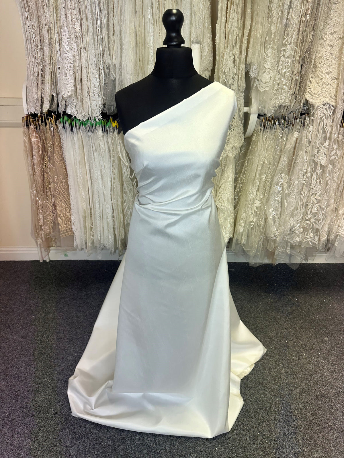 Elfenbeinfarbener Poly/Nylon-Slub-Satin – Wizard