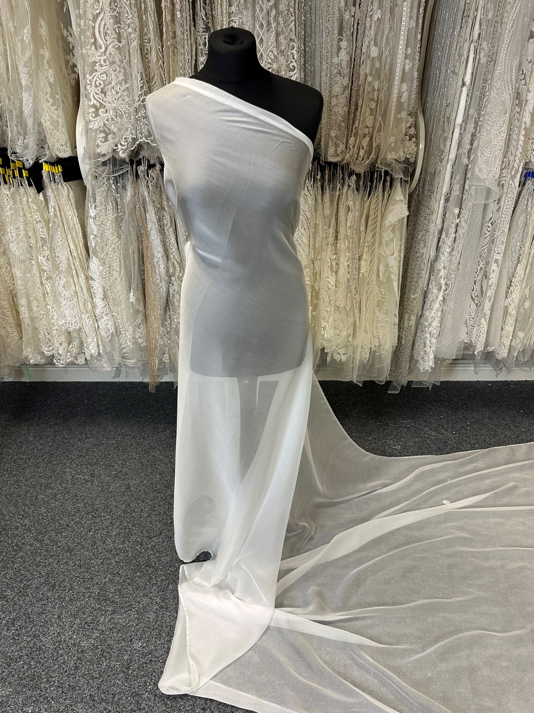 Elfenbeinfarbener Seidenchiffon – Tempest