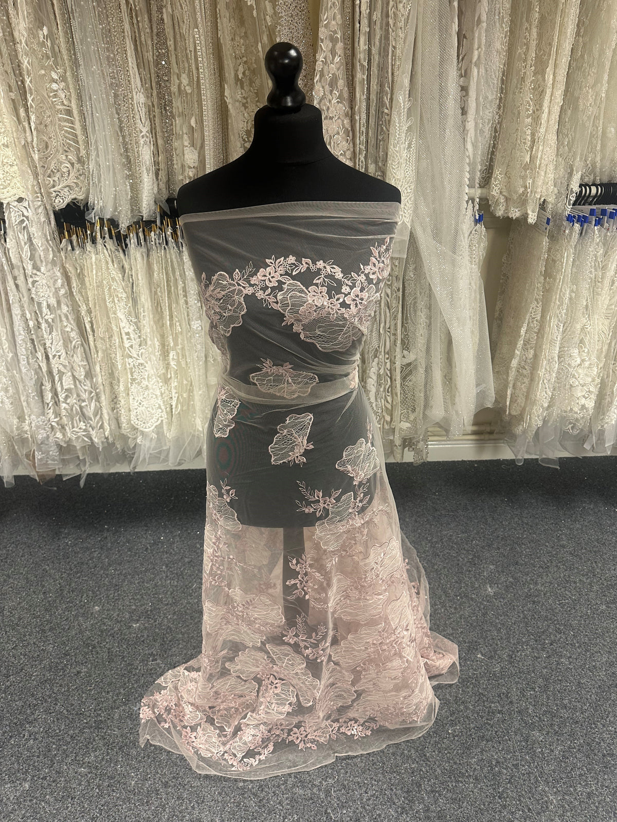 Rosa Stickereispitze - Segen