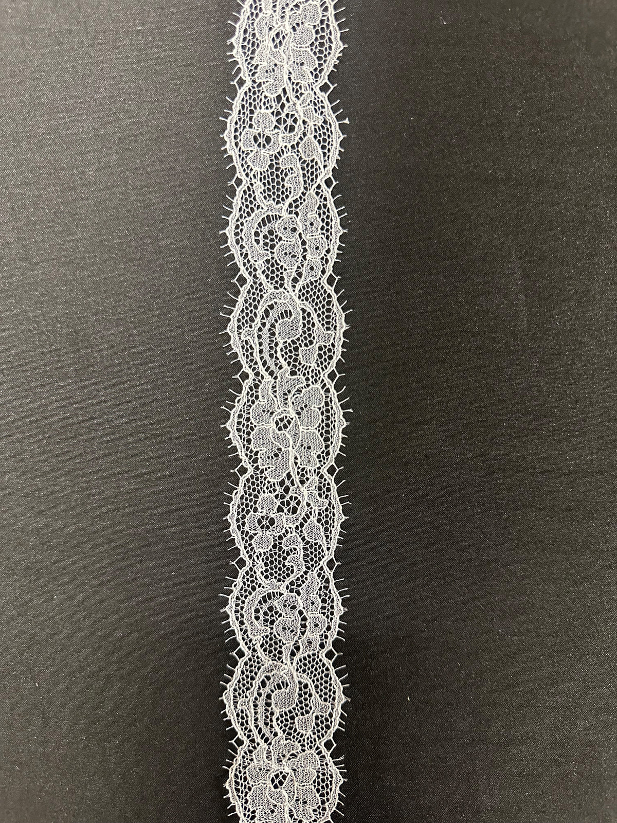 Weißer Chantilly-Spitzenbesatz – Imogen