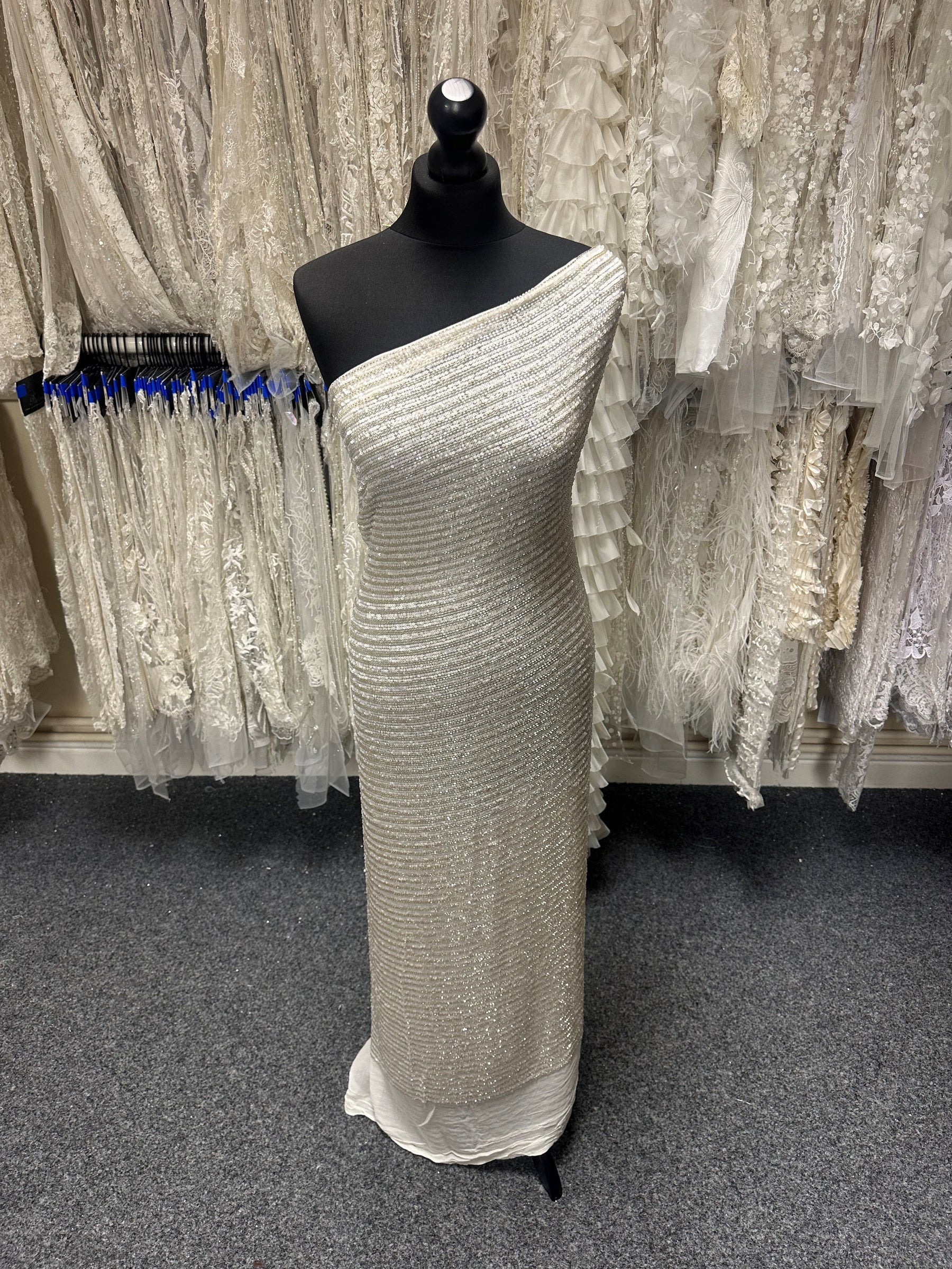 Elfenbeinfarbener Georgette mit Pailletten – Lilyana