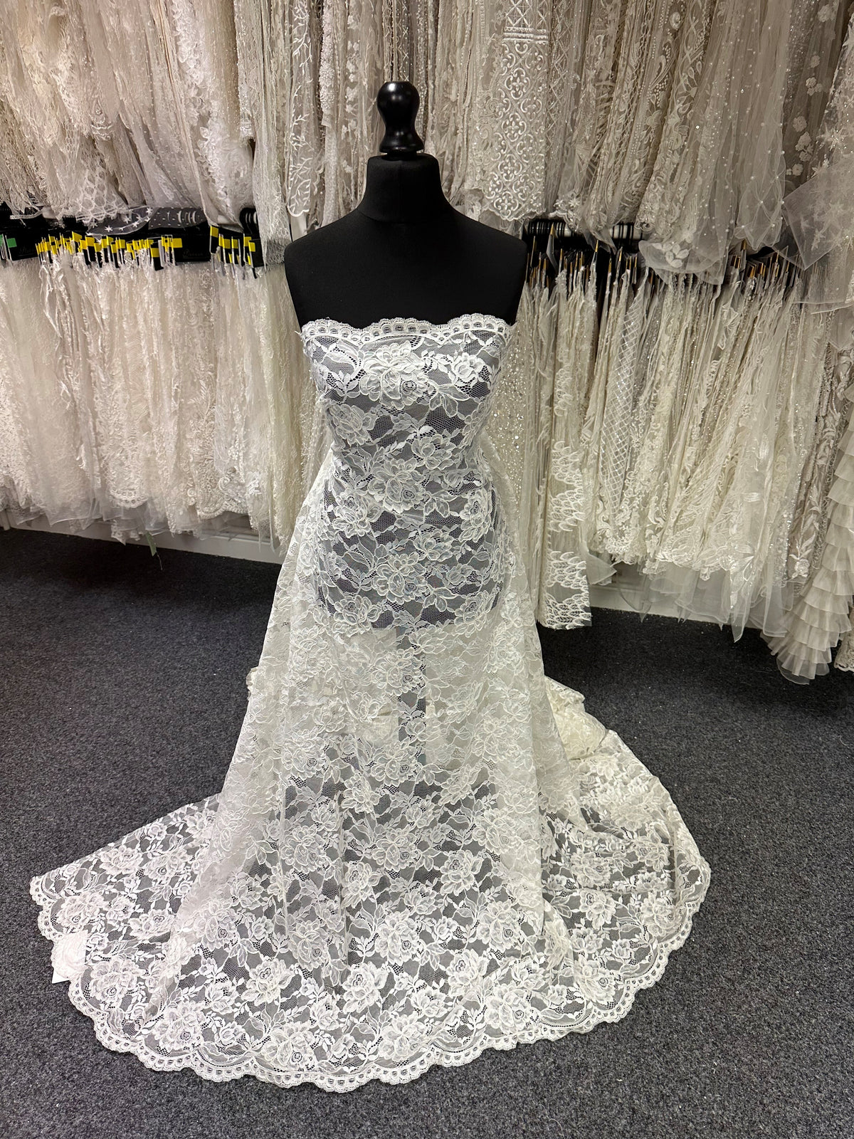 Elfenbeinfarbene Kordelspitze - P213