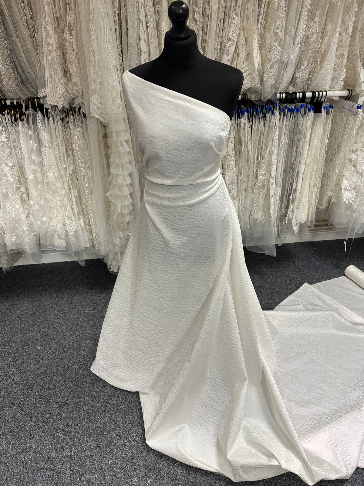 Elfenbeinfarbener Moiré-Brokat – Shangri La