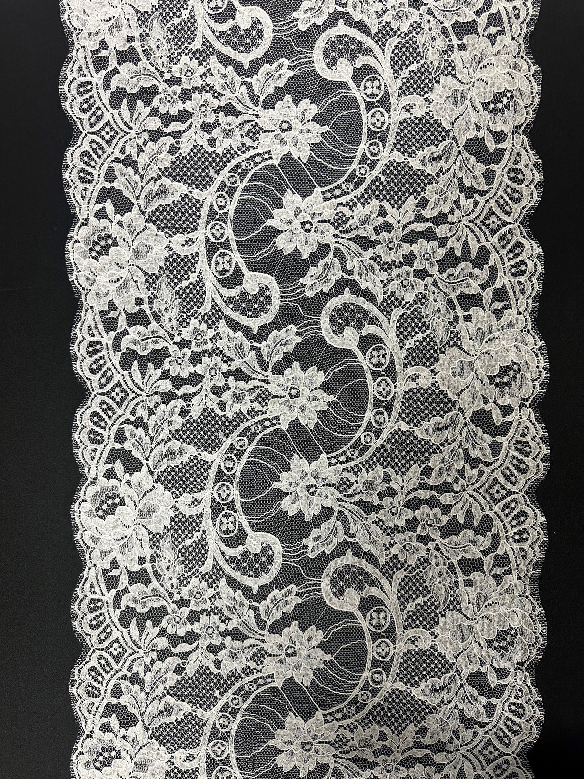 Weißer Chantilly-Spitzenbesatz - Dasha
