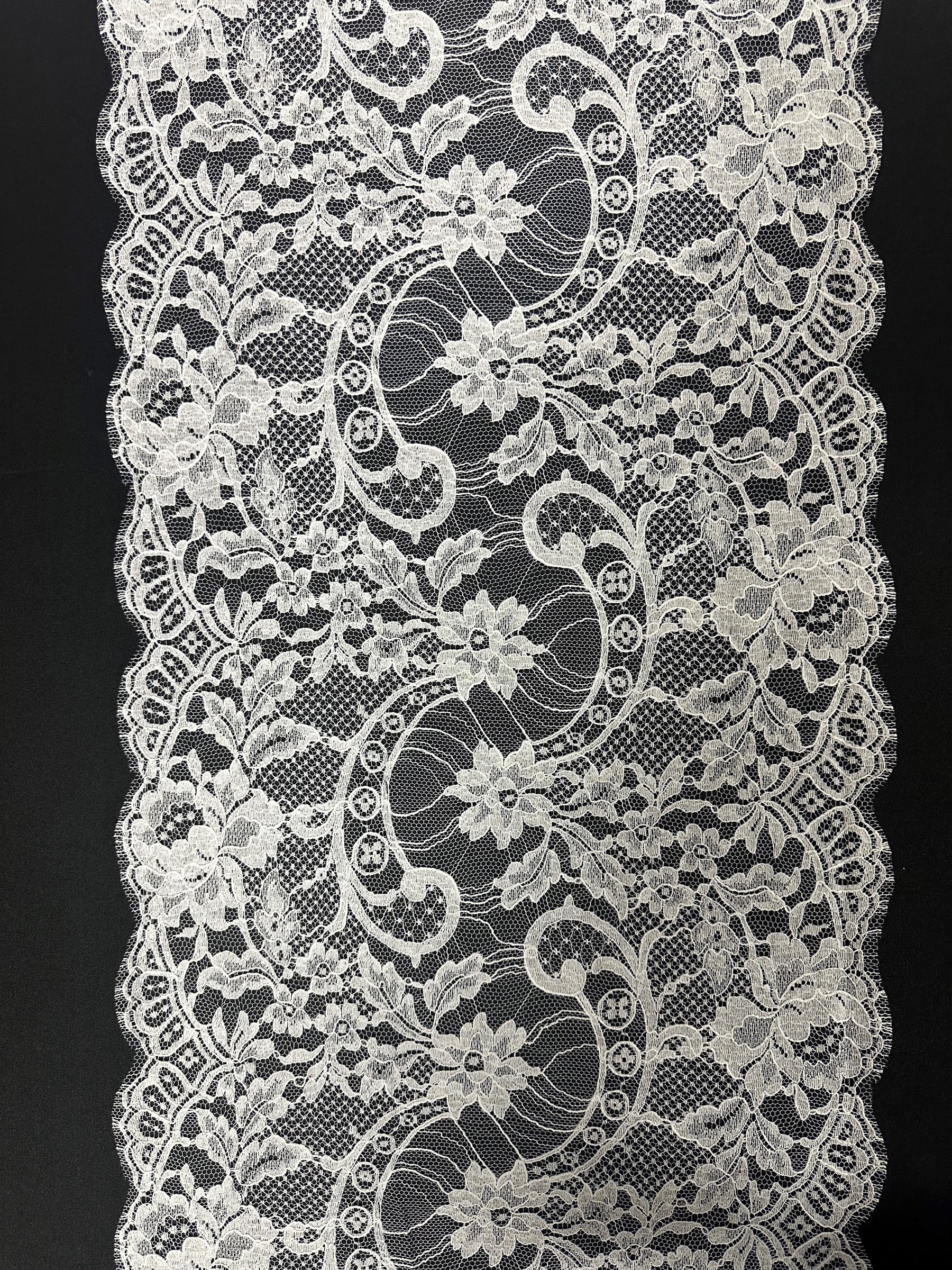 Weißer Chantilly-Spitzenbesatz - Dasha