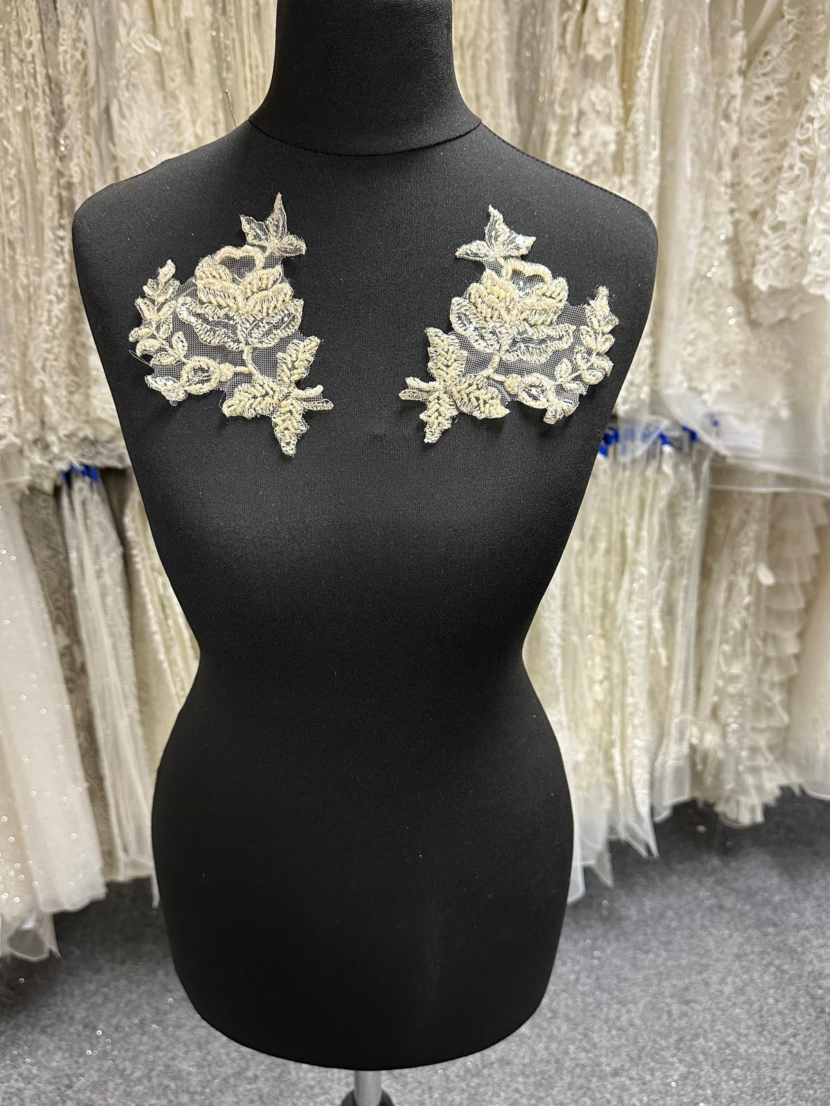 Antike Perlen-Spitzenapplikation – Chloe