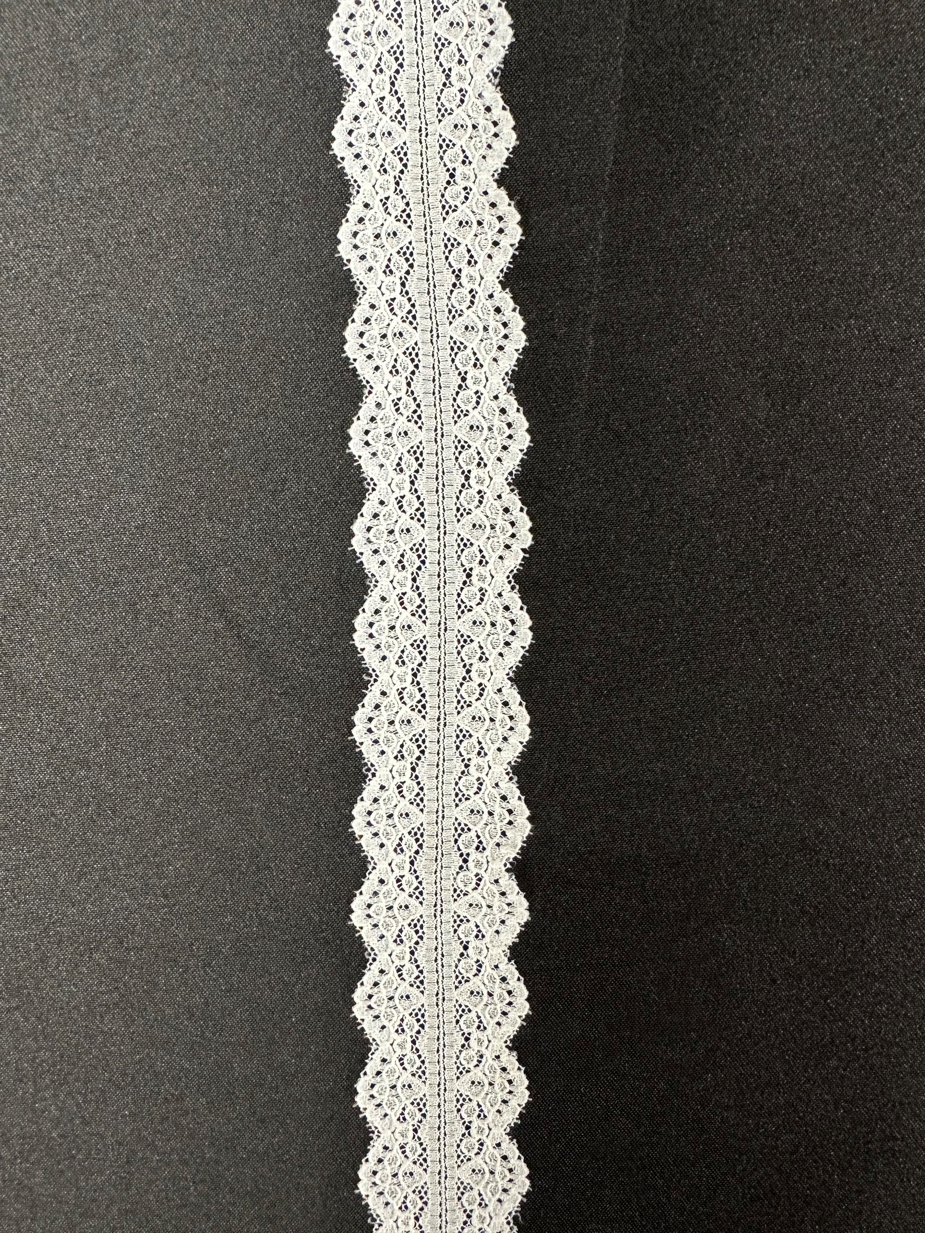 Weißer Spitzenbesatz – Buche