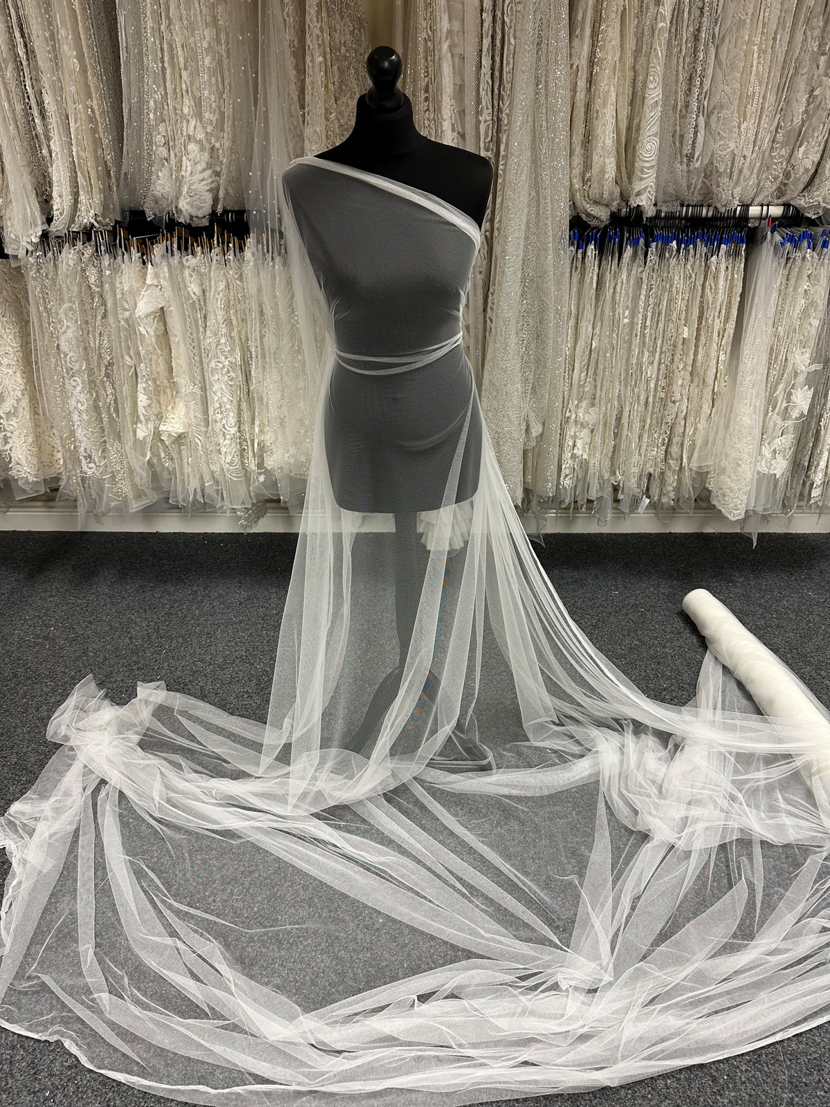 Elfenbeinfarbener weicher Tüll – Humanity