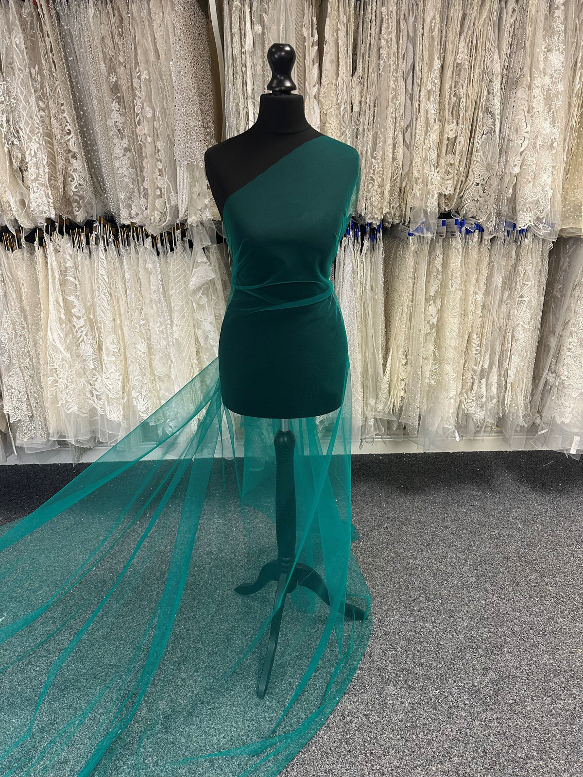 Flaschengrüner Tüll - Karneval