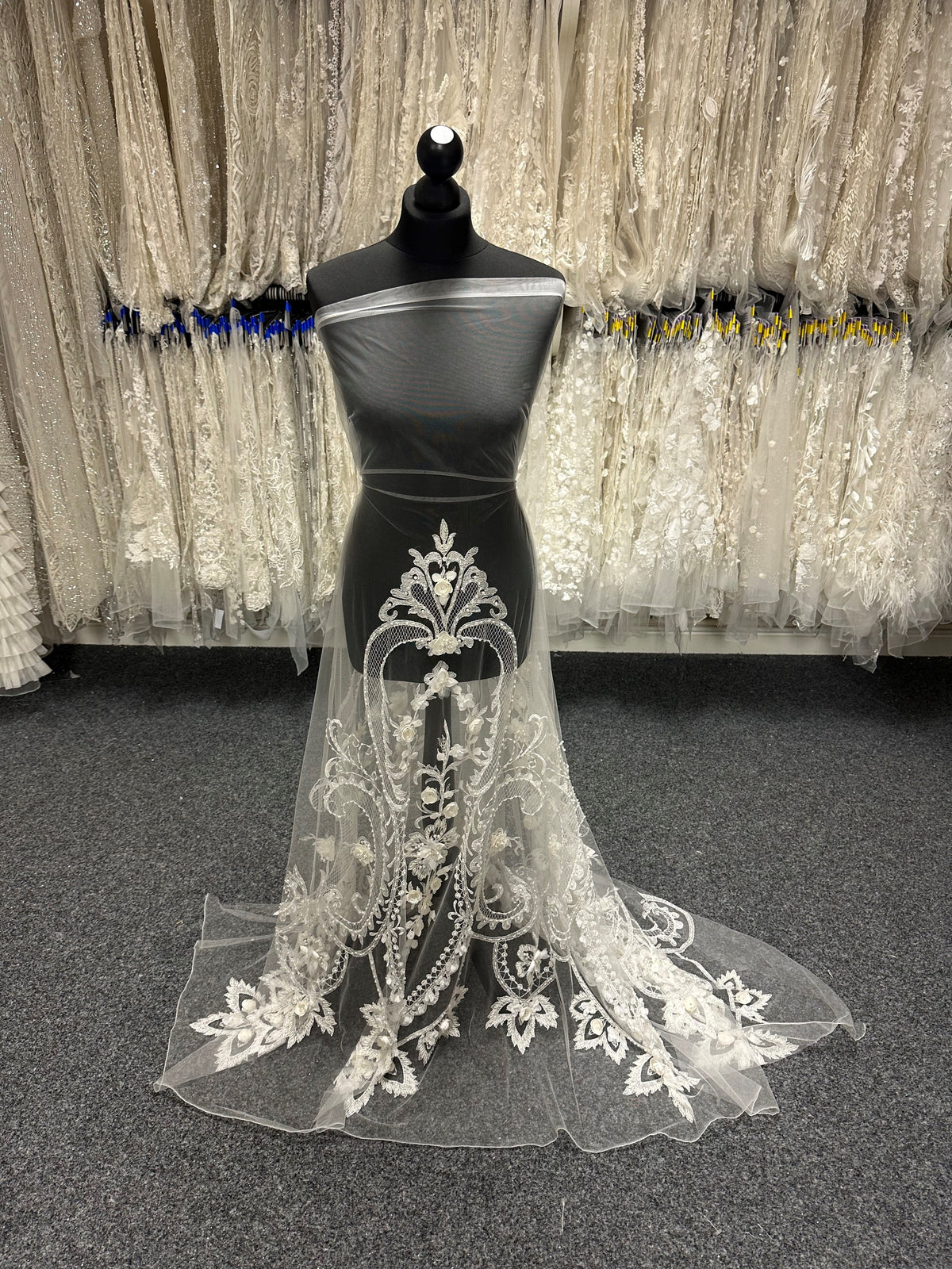 Elfenbeinfarbene Perlenspitze – Simone