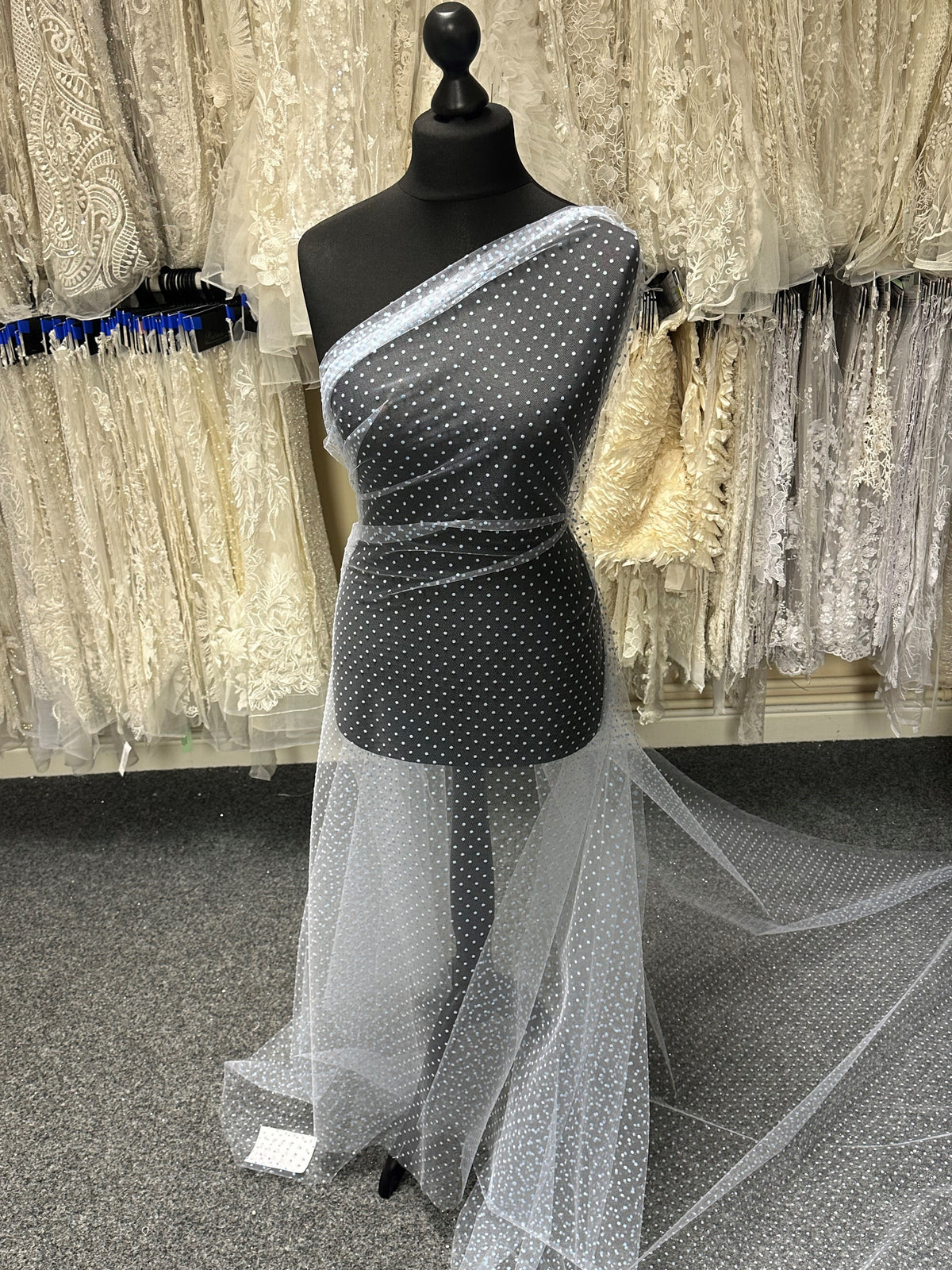 Hellblauer Flocktüll - Fiesta