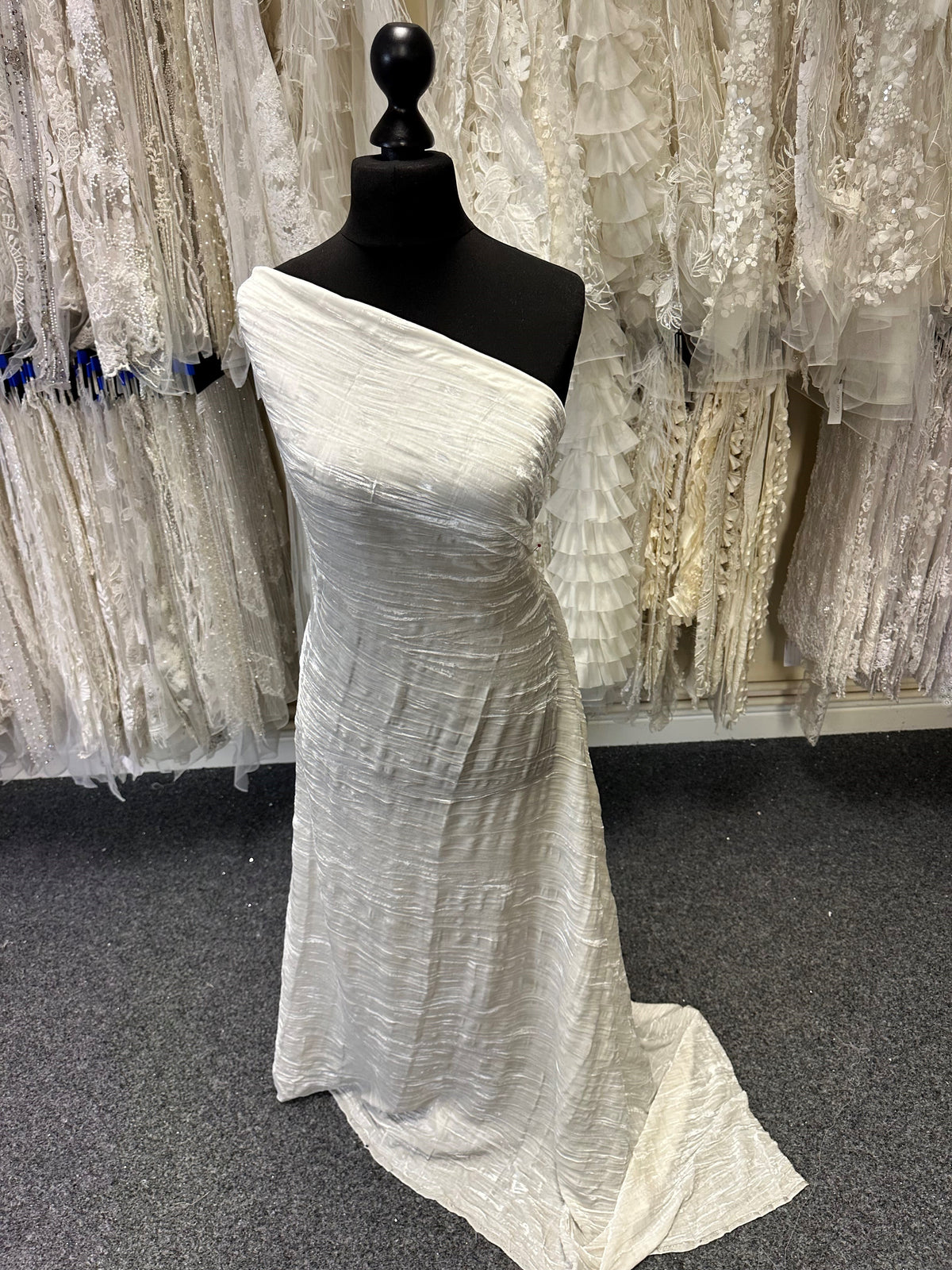 Elfenbeinfarbener Seidensamt - Ruffle