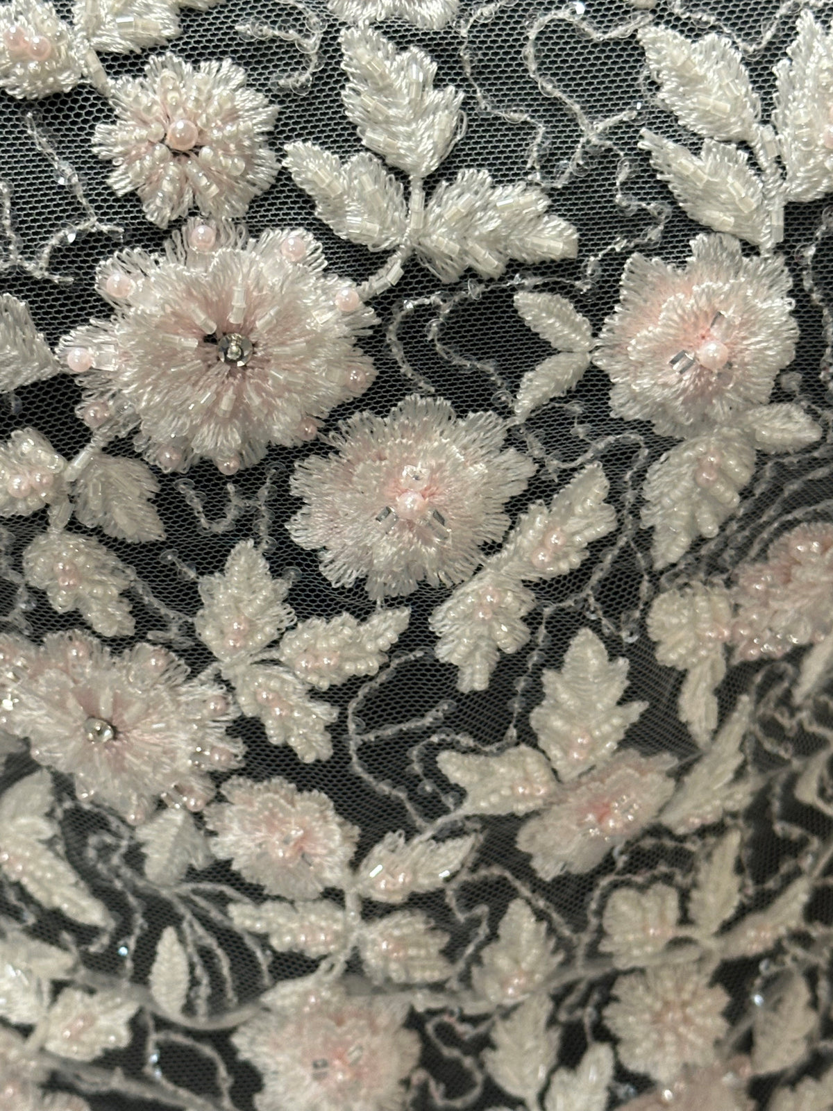 Elfenbeinfarbene und rosa Perlenspitze - Cantida