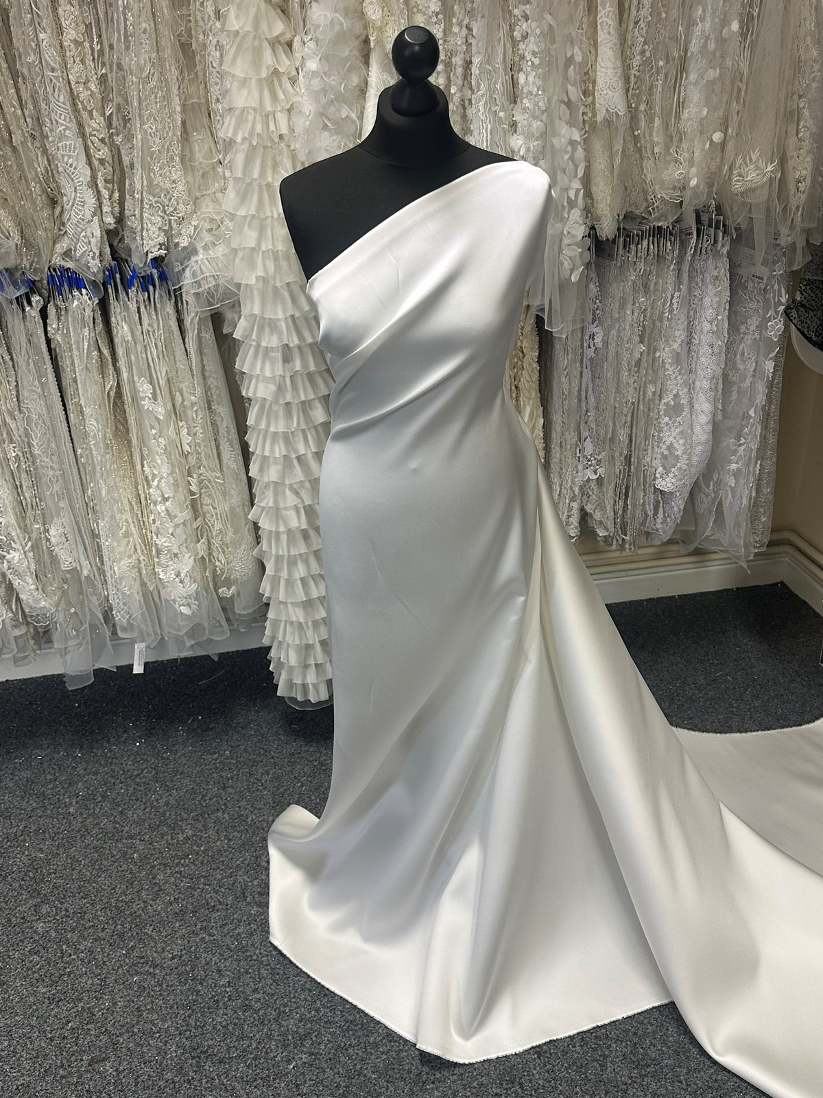 Scuba aus elfenbeinfarbener Seidenmischung - Statue