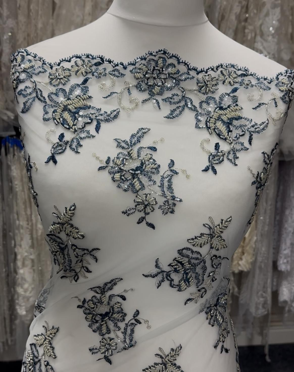 Französische blaue Spitze – Chloe