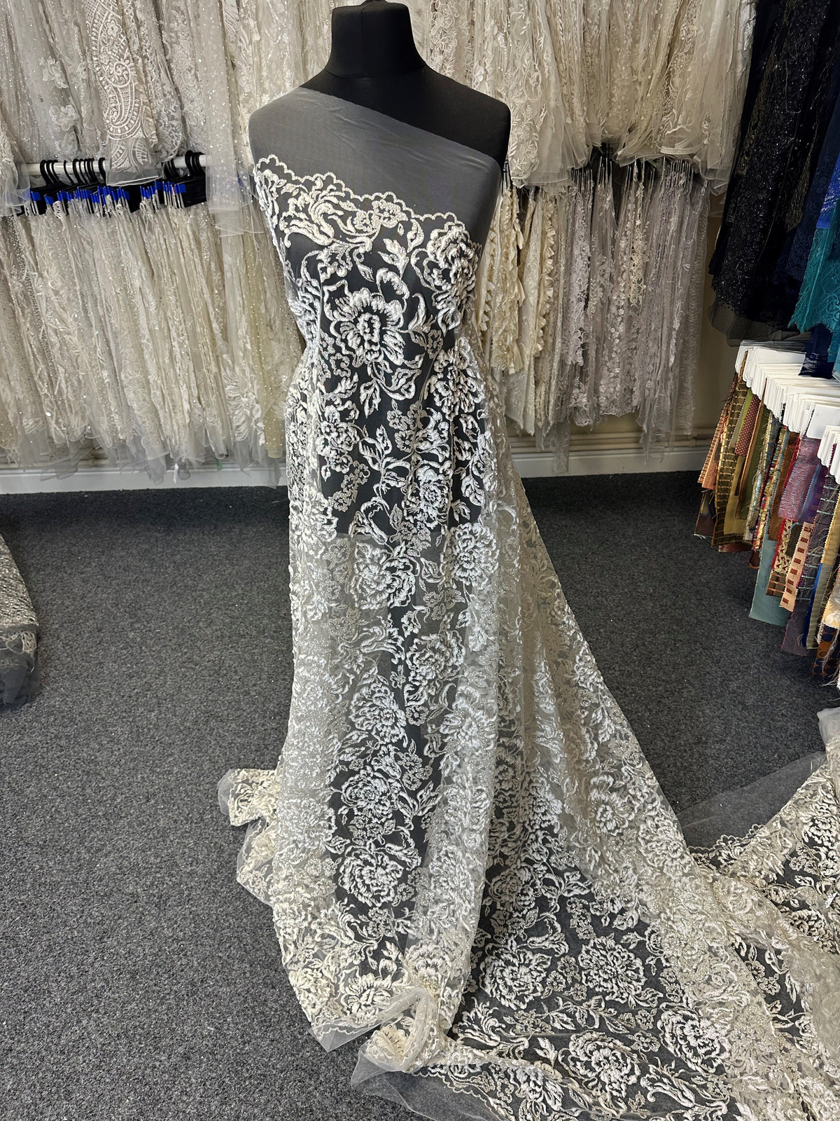 Elfenbeinfarbene Glitzer-3D-Spitze – Aileen (reduziert)