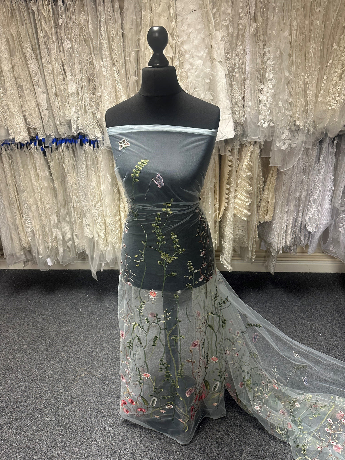 Mintfarbene bestickte Spitze – Sassi