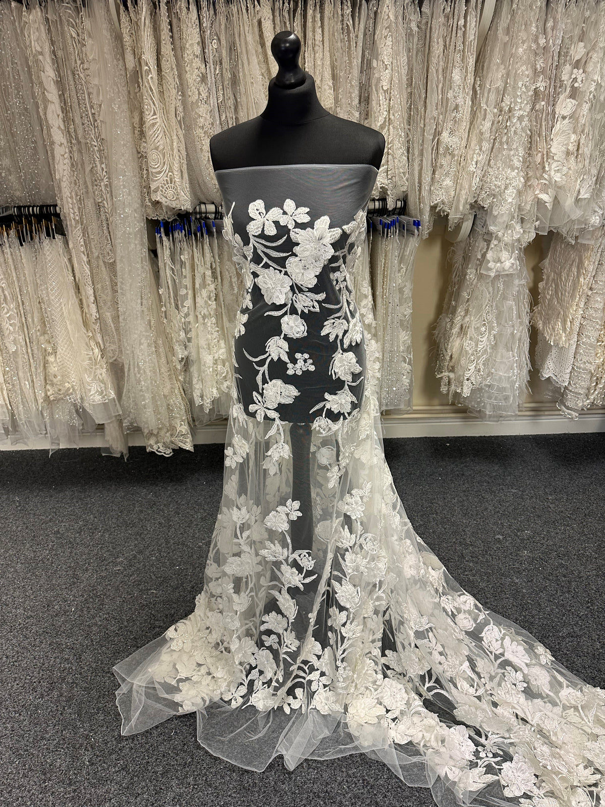 Elfenbeinfarbene Perlenspitze – Eutalie