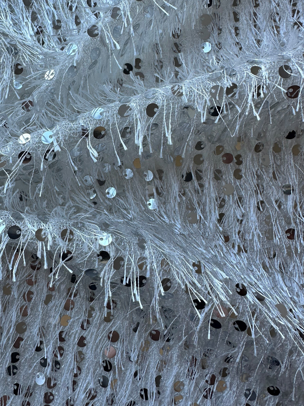 Silberner Glamour-Stoff – Reverberate