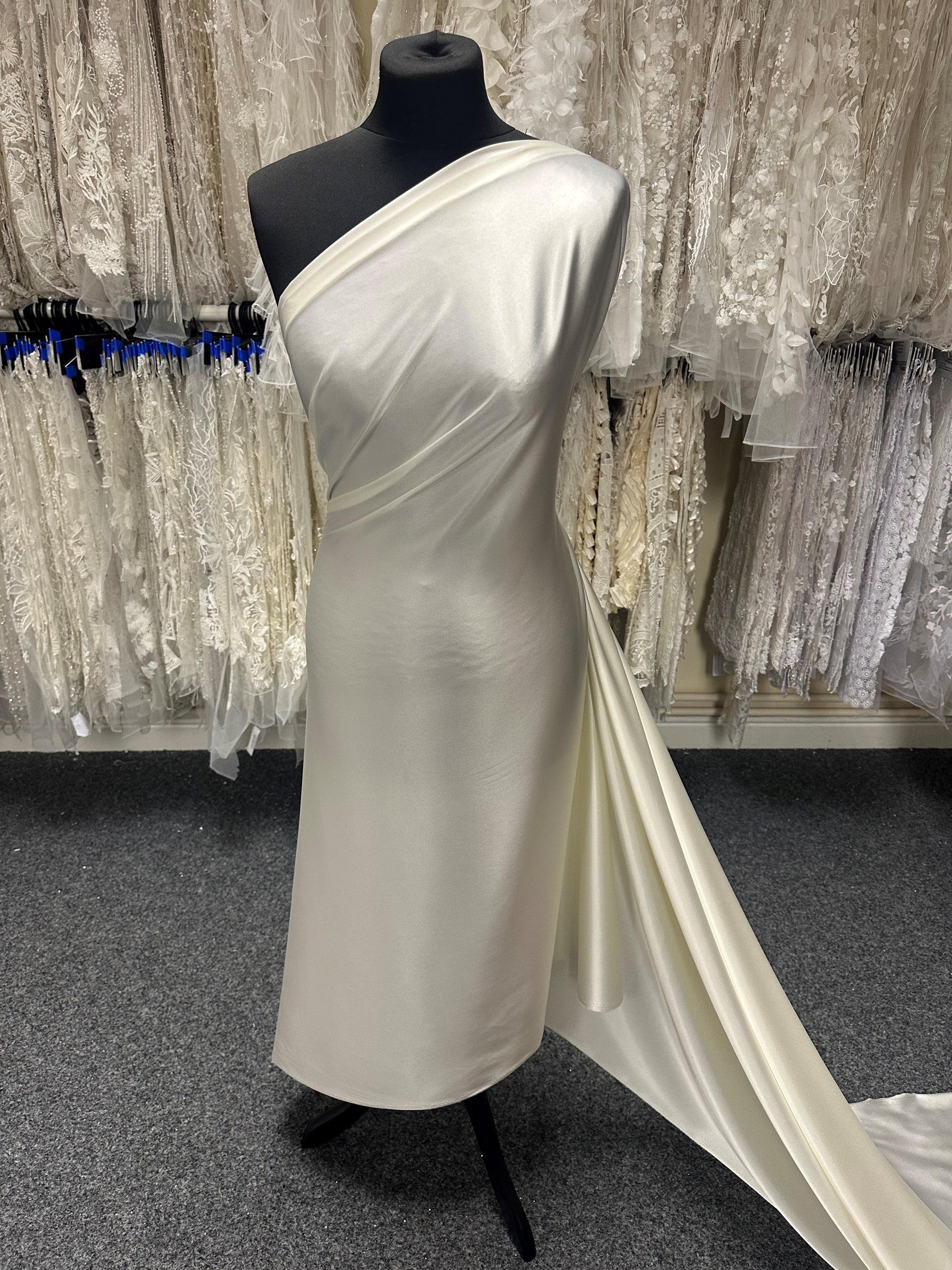 Elfenbeinfarbener Poly-Stretch-Satin – Zeremonie