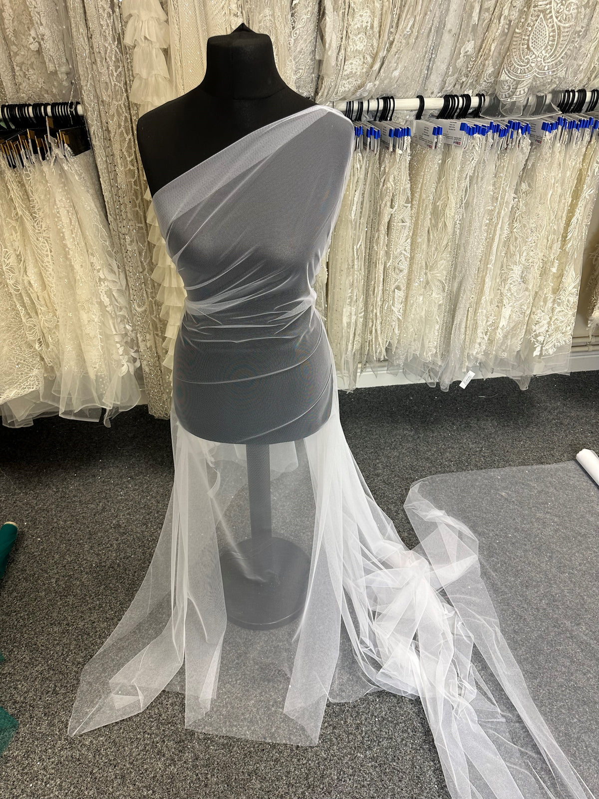 Weißer Tüll - Karneval