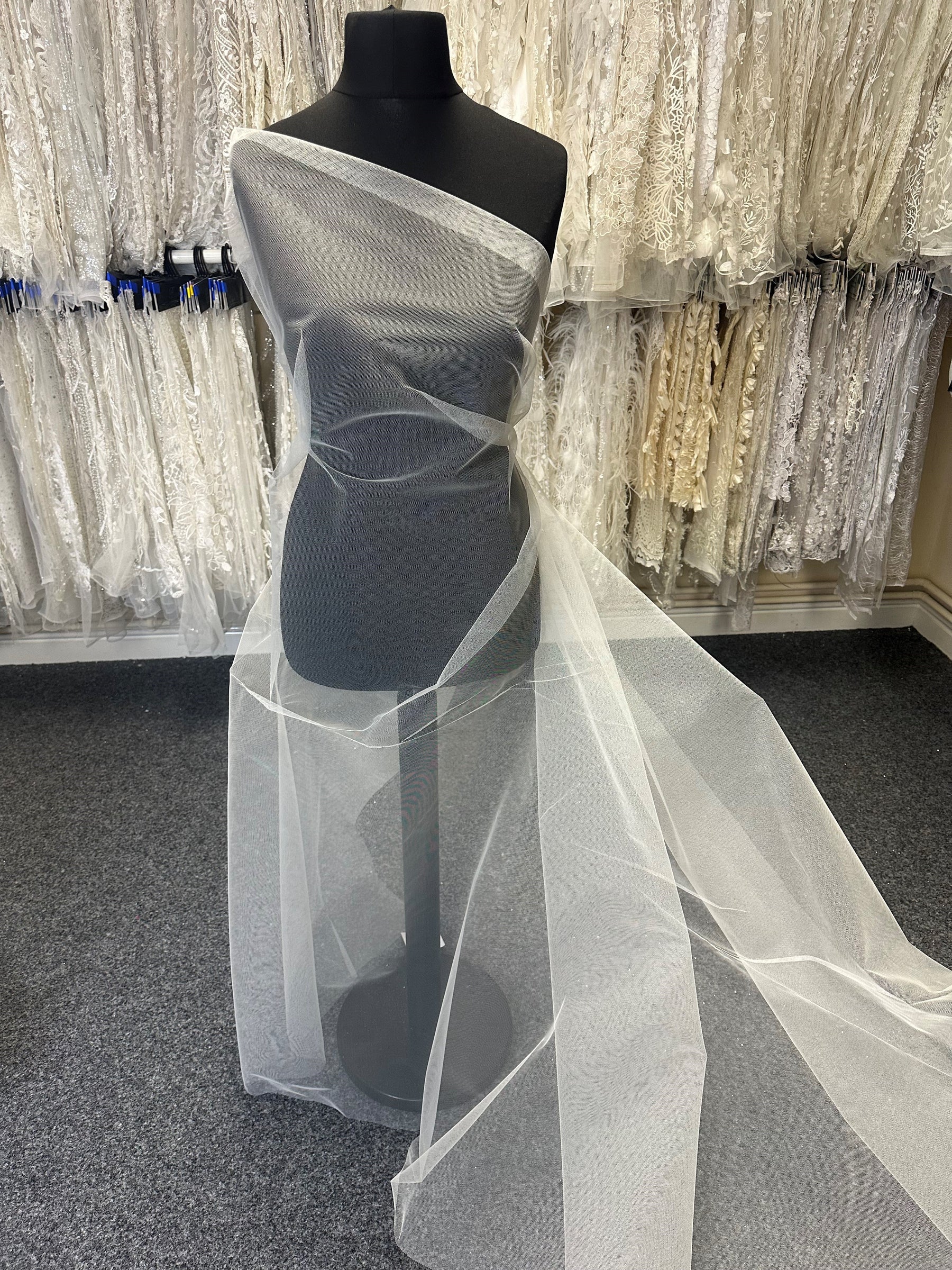 Elfenbeinfarbenes Netzkleid - Maestro