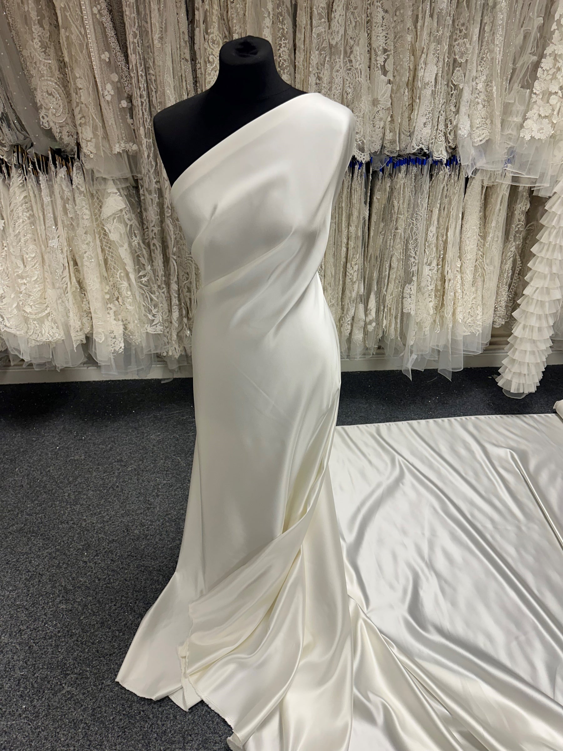 Elfenbeinfarbener Duchess-Satin aus Polyester – Supreme