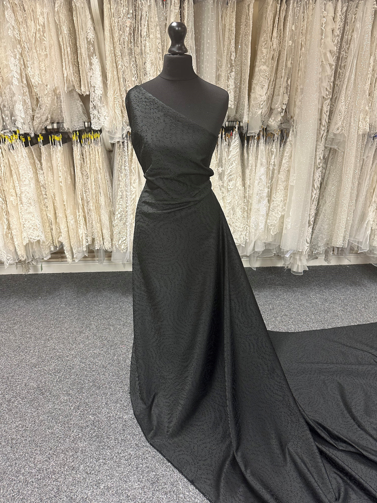 Schwarzer Jacquard-Stoff mit Punkten – Glee