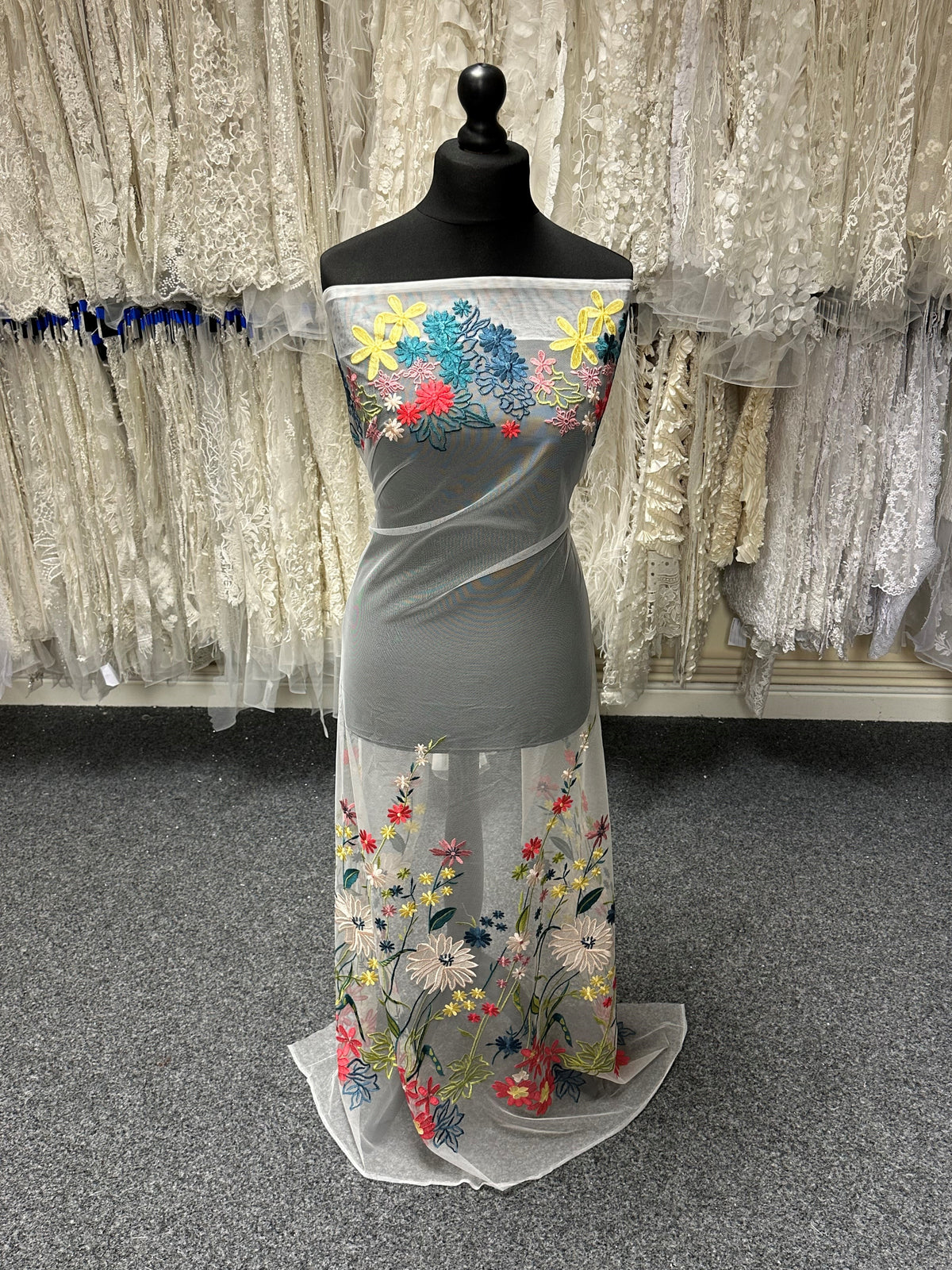 Mehrfarbige bestickte Spitze – Juanita