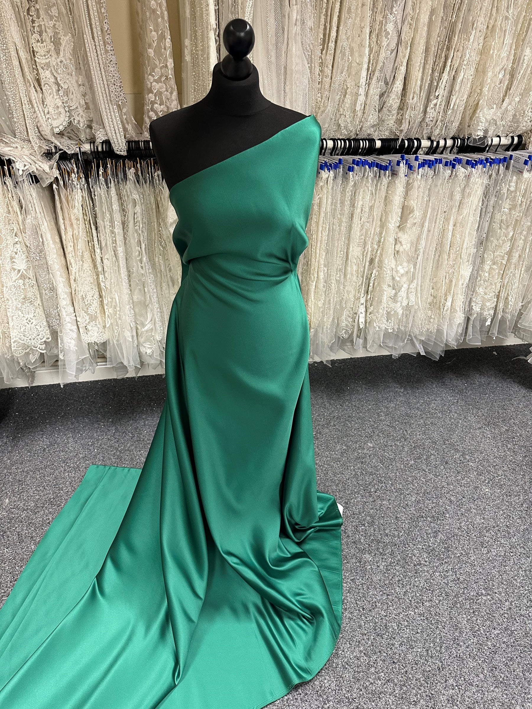 Waldgrüner Polyester-Duchesse-Satin - Contessa