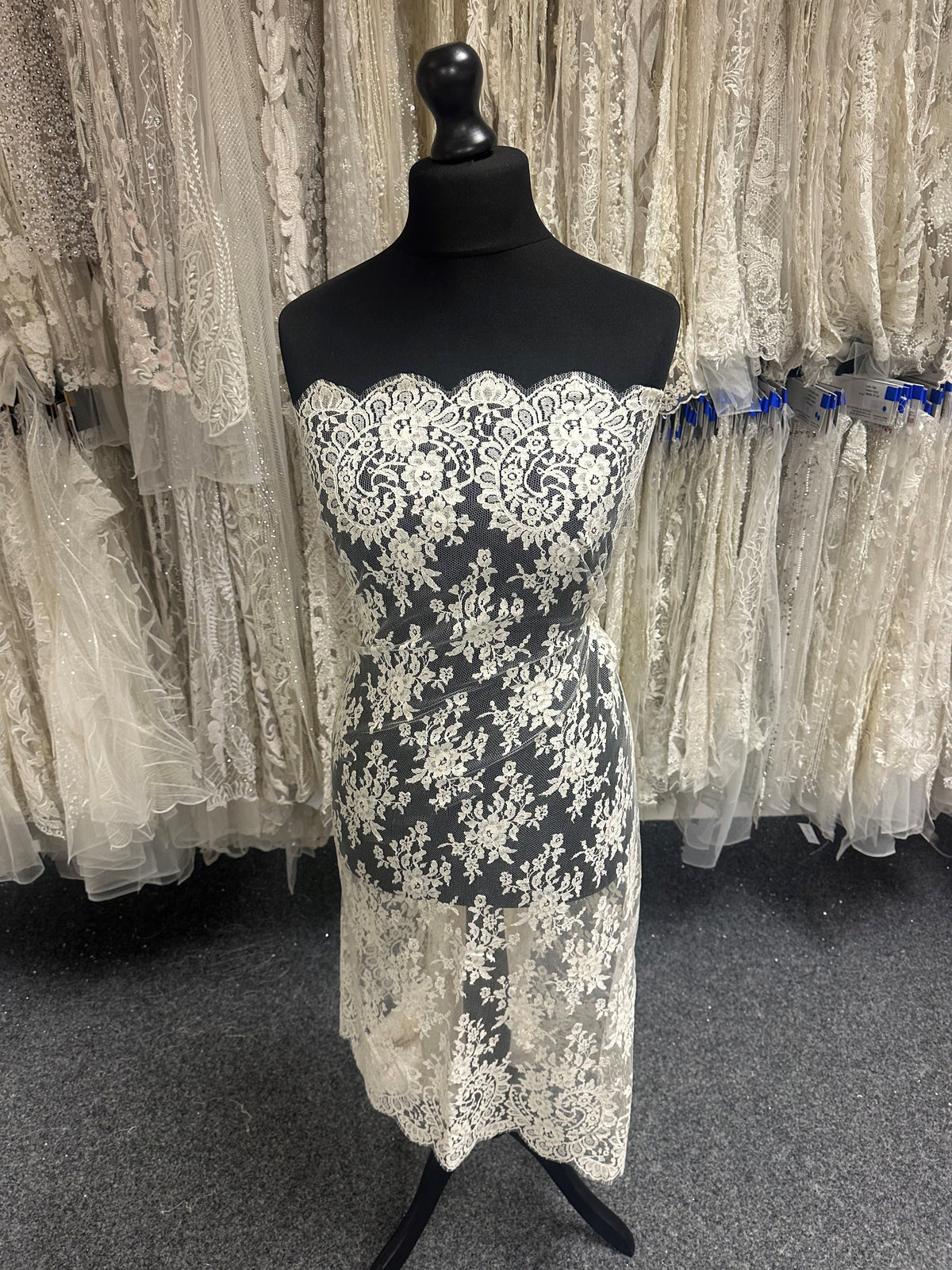Elfenbeinfarbene Chantilly-Spitze – Eleanor