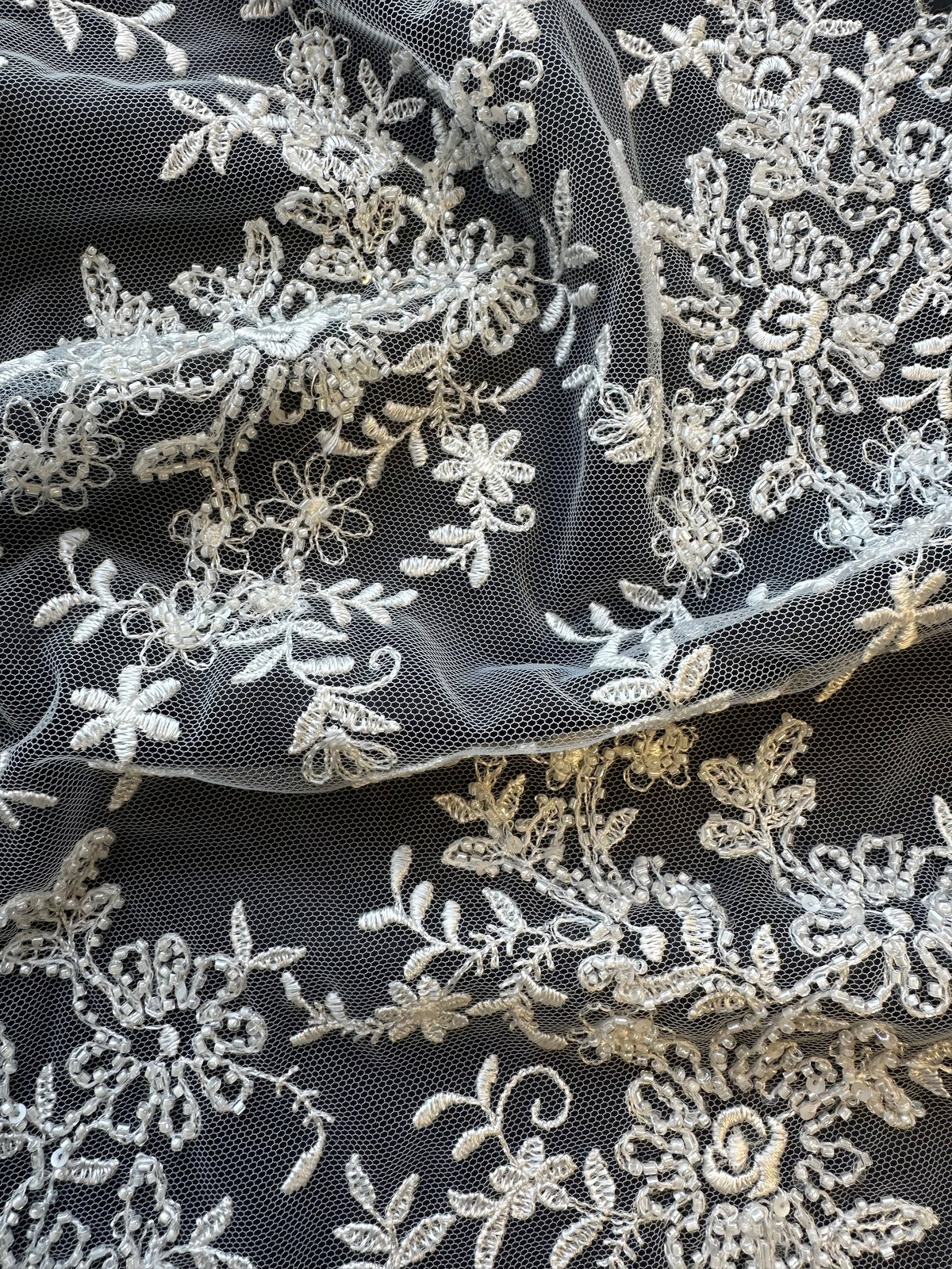 Elfenbeinfarbene Perlenspitze - Hada