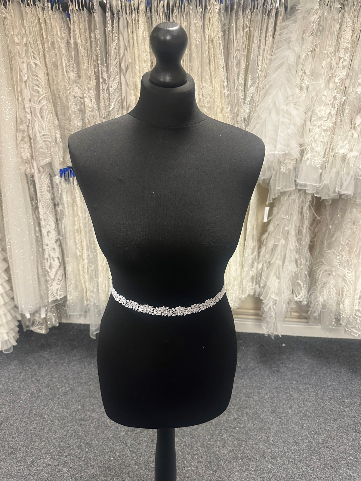 Weißer Guipure-Spitzenbesatz – Claudia