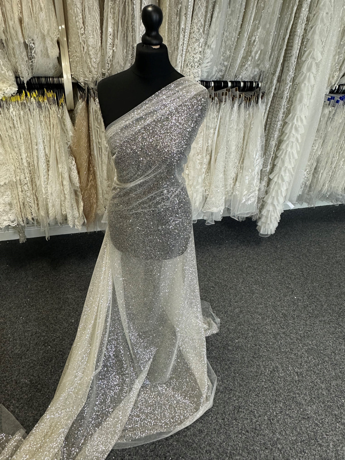 Elfenbeinfarbener Glitzertüll - Sorcery