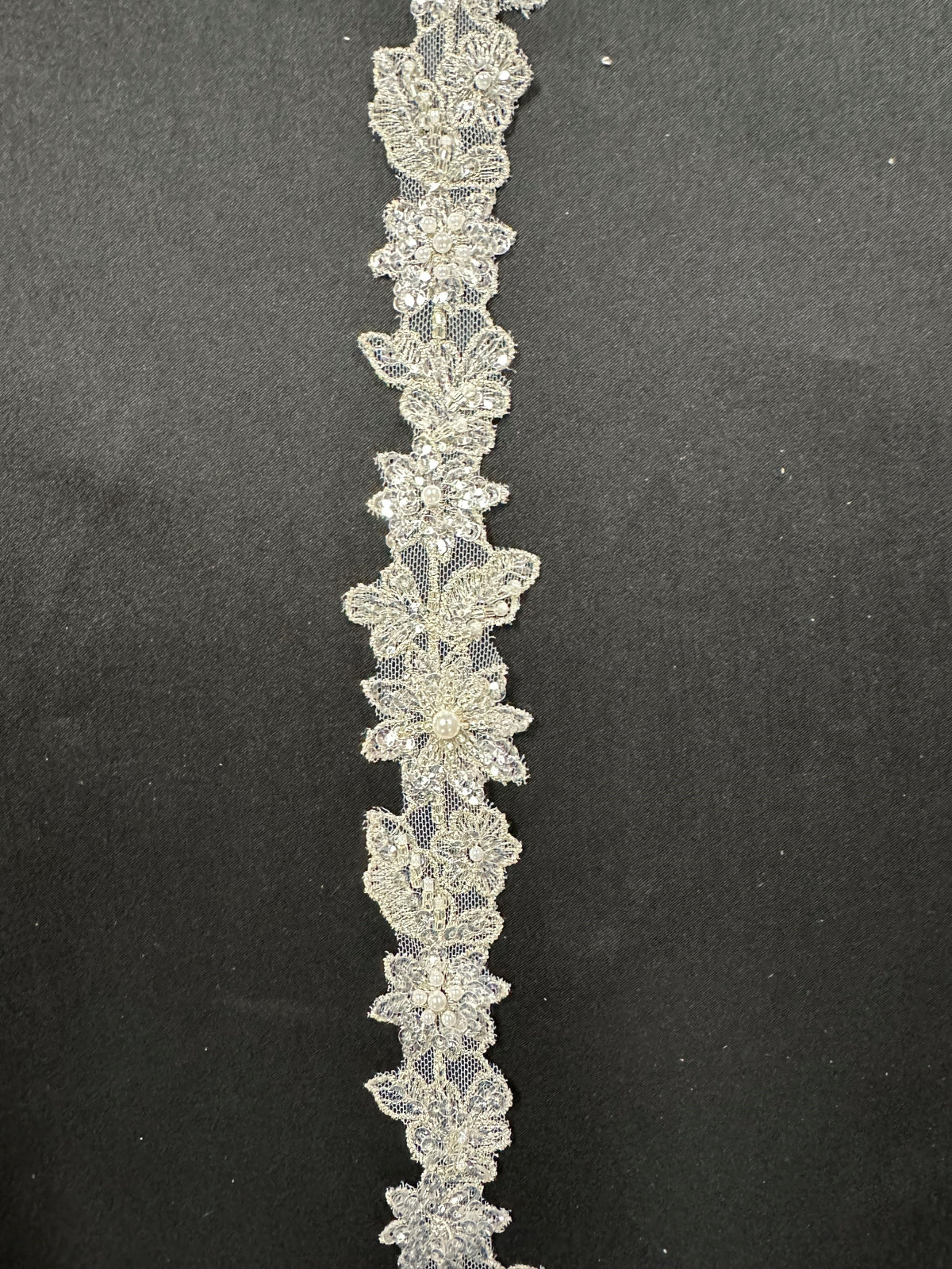 Perlenbesetzter Kleiderbesatz - Tweeny