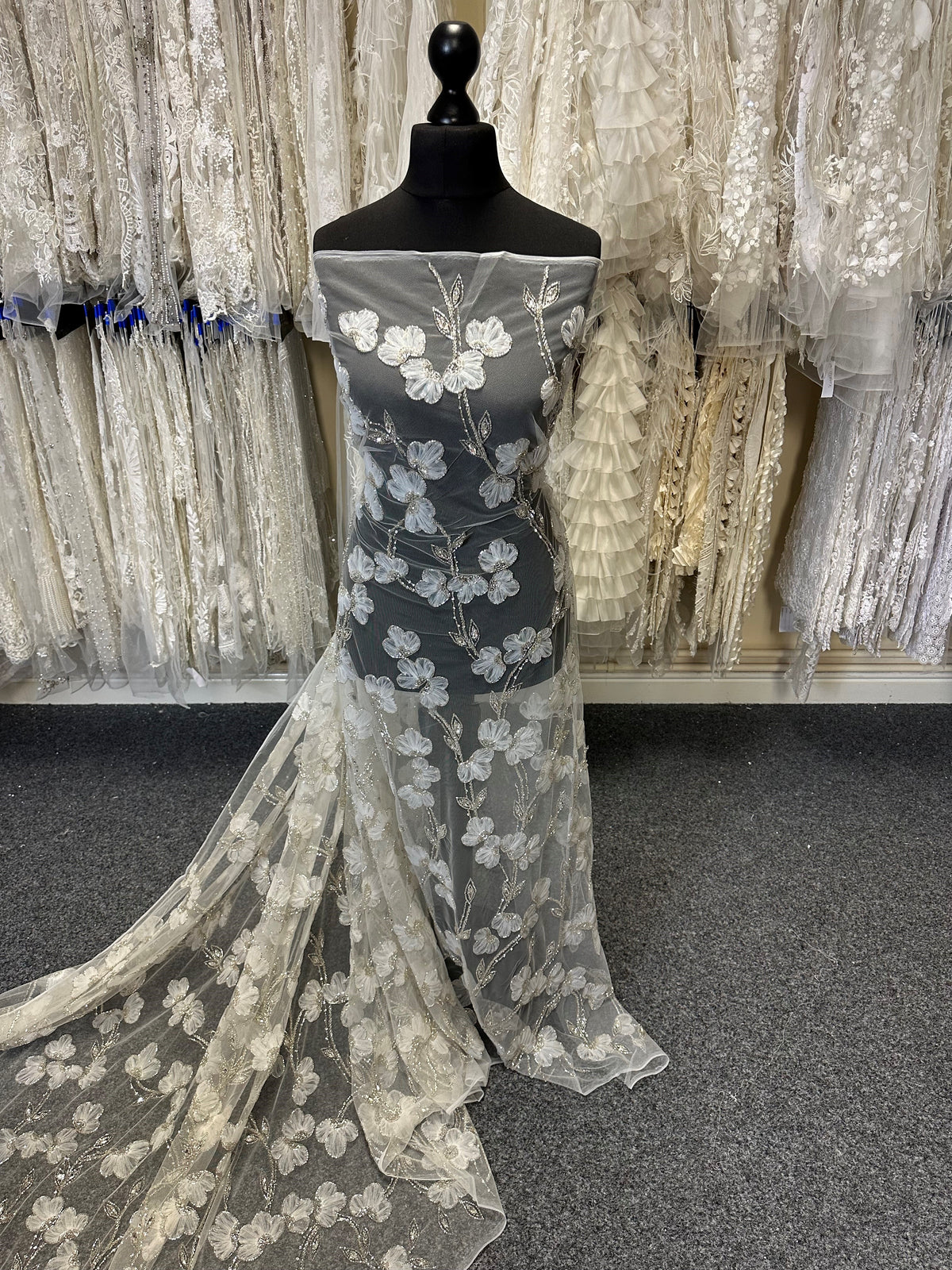 Elfenbeinfarbene bestickte Spitze - Mimi